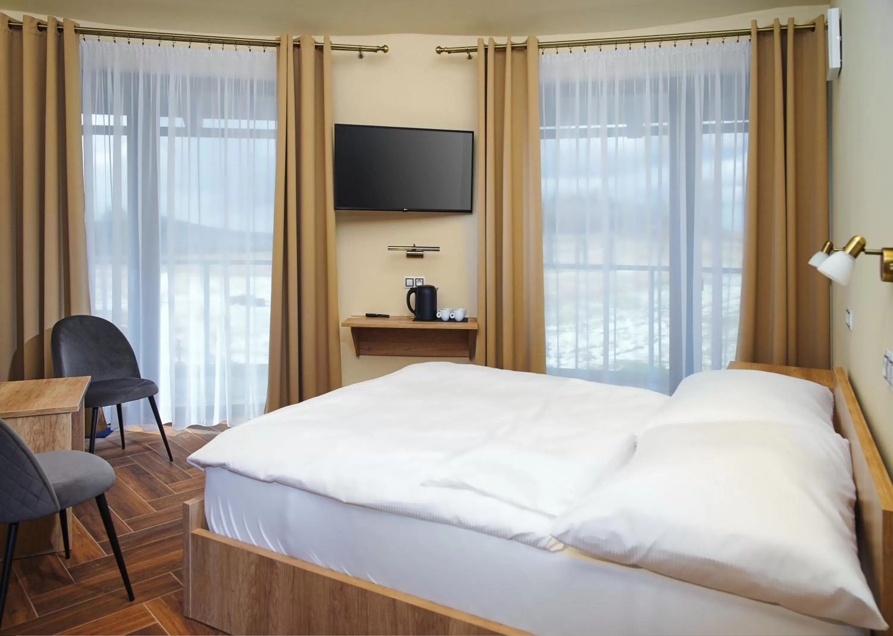 TV/Entertainment Center in Hotel Dymník