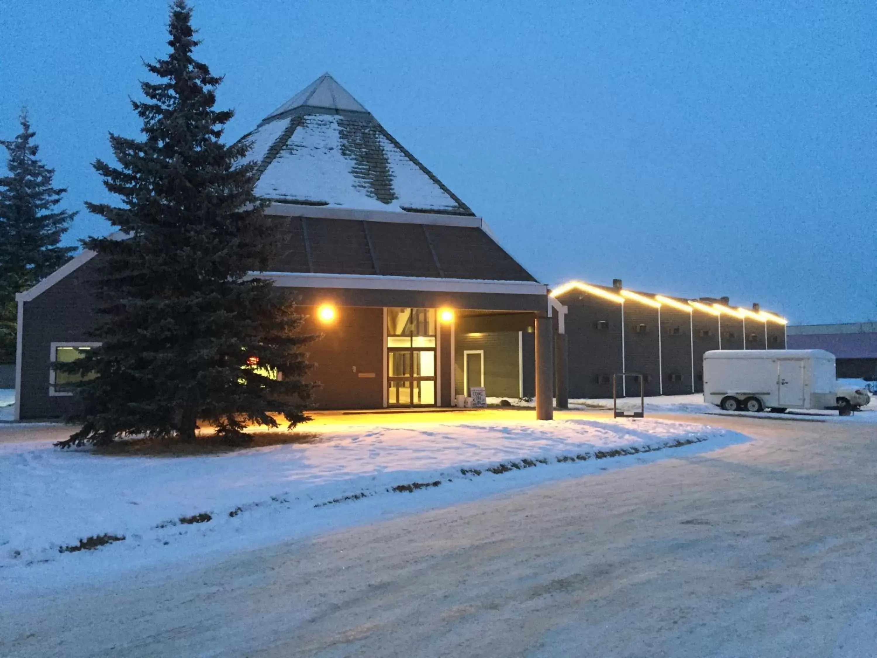 Facade/entrance, Winter in Grand Marshal Inn