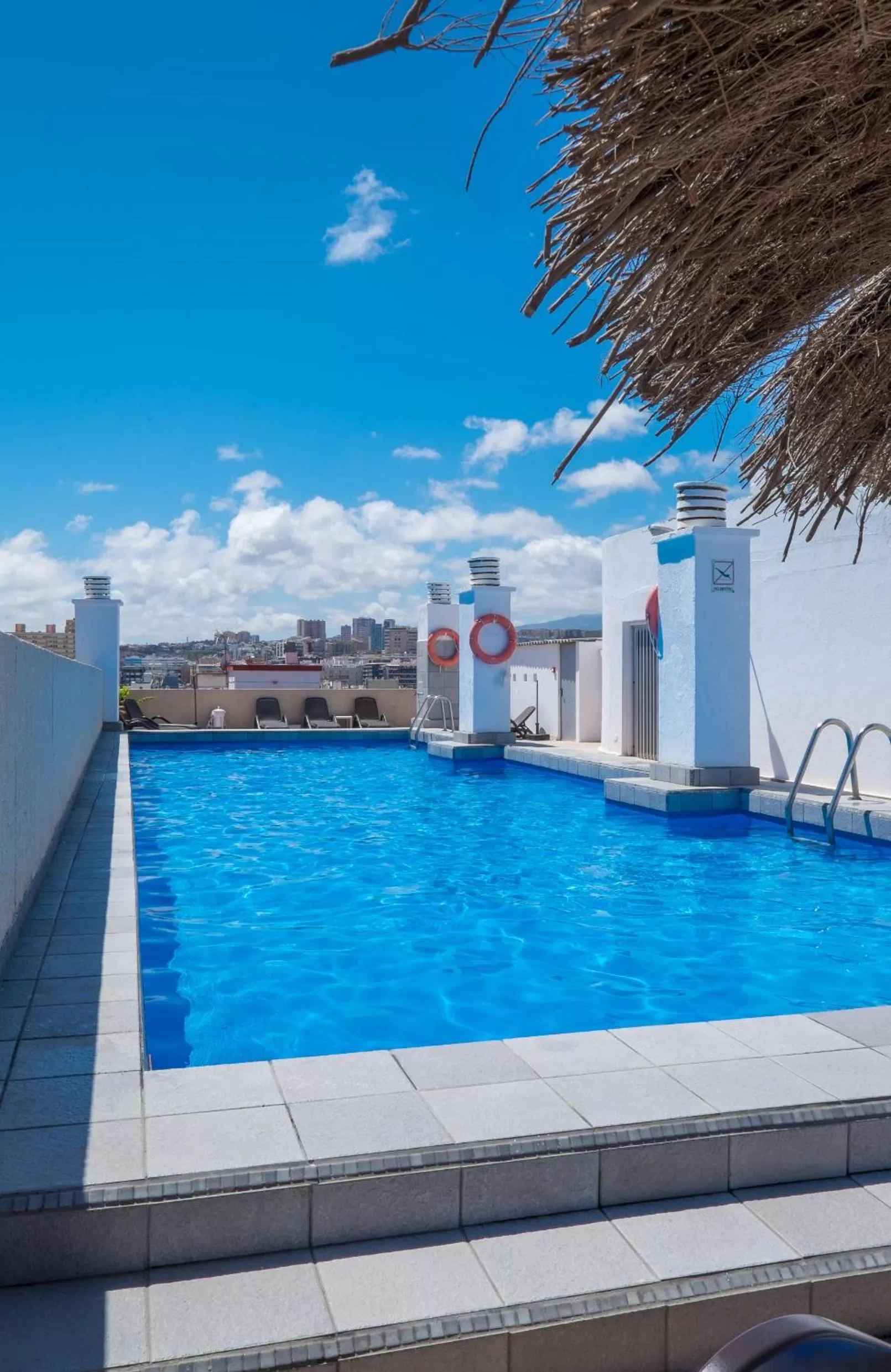 Swimming pool in Hotel Concorde
