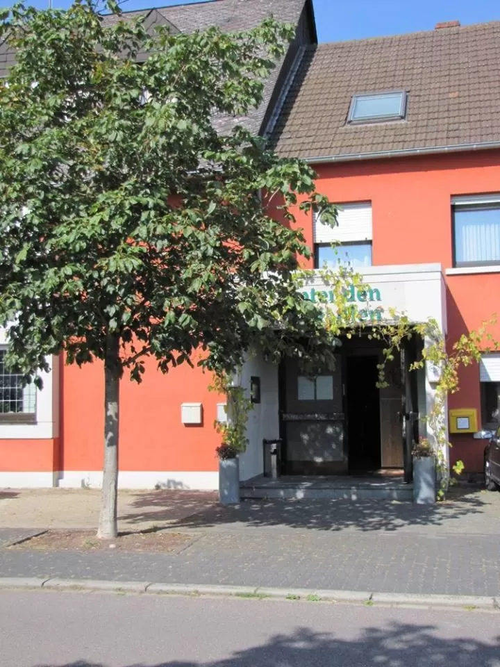 Property building in "Unter den Kastanien"