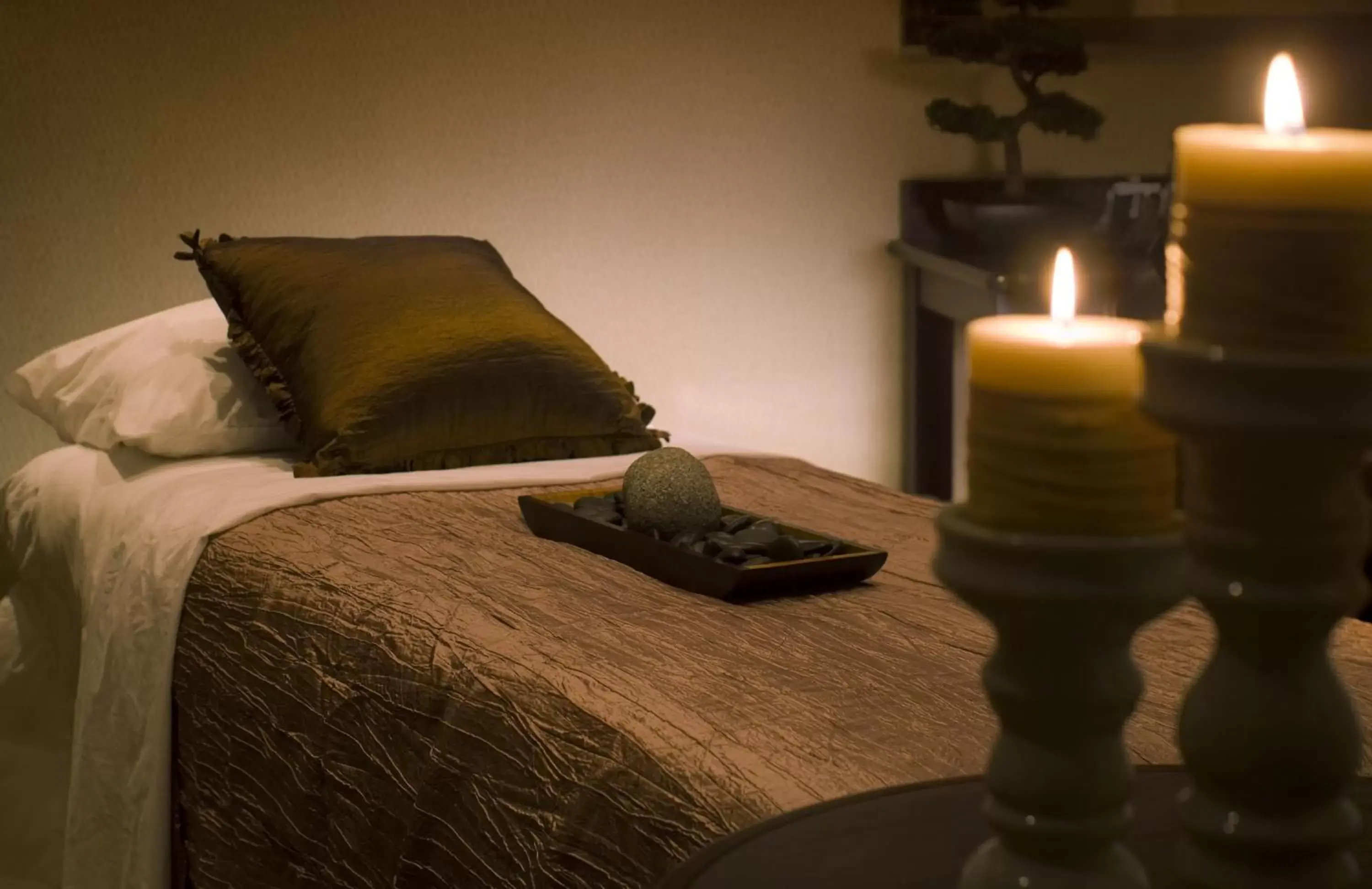 Massage, Bed in Newport Beach Hotel & Suites