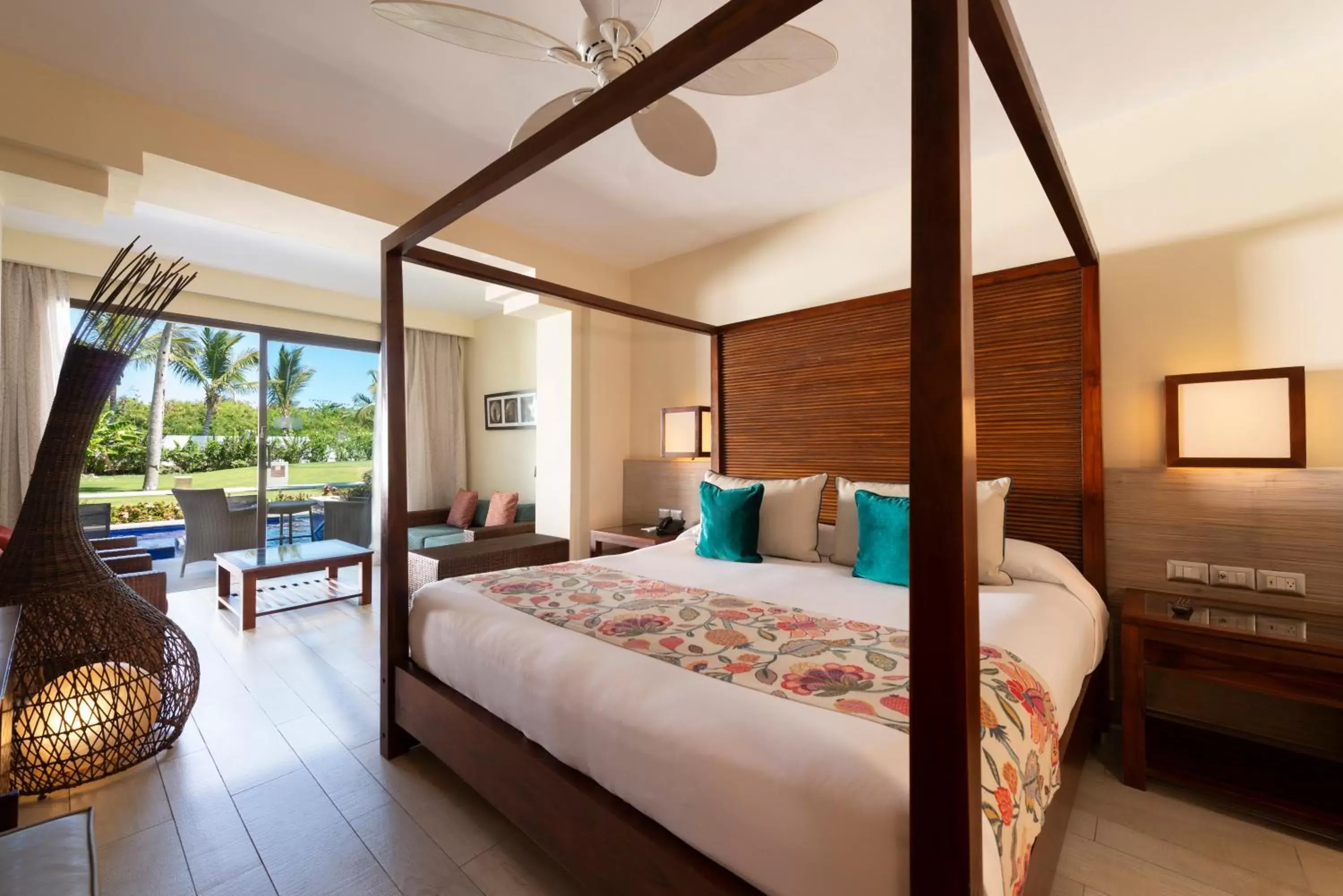 Bed in Catalonia Royal Bavaro - All Inclusive - Adults Only