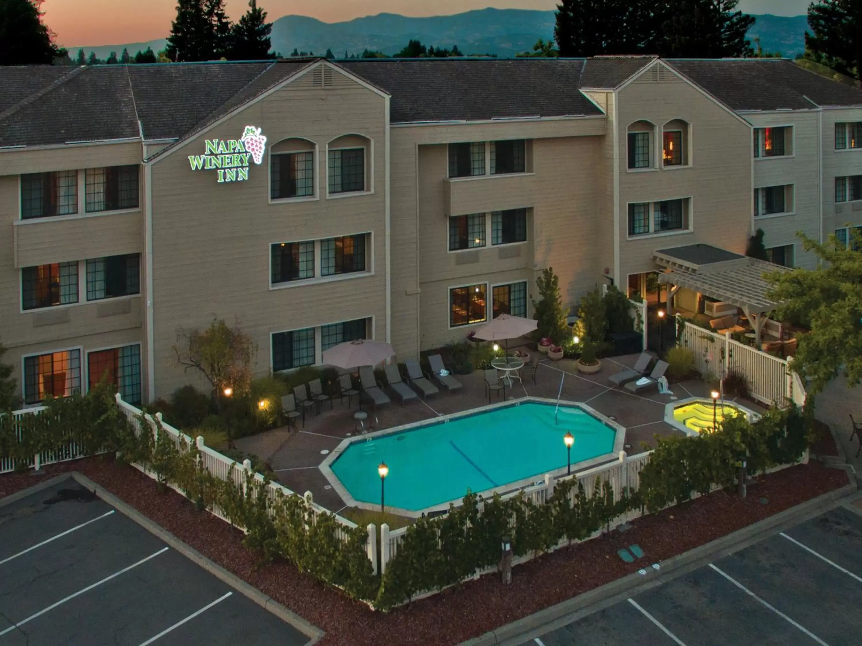 Property building, Pool View in Napa Winery Inn