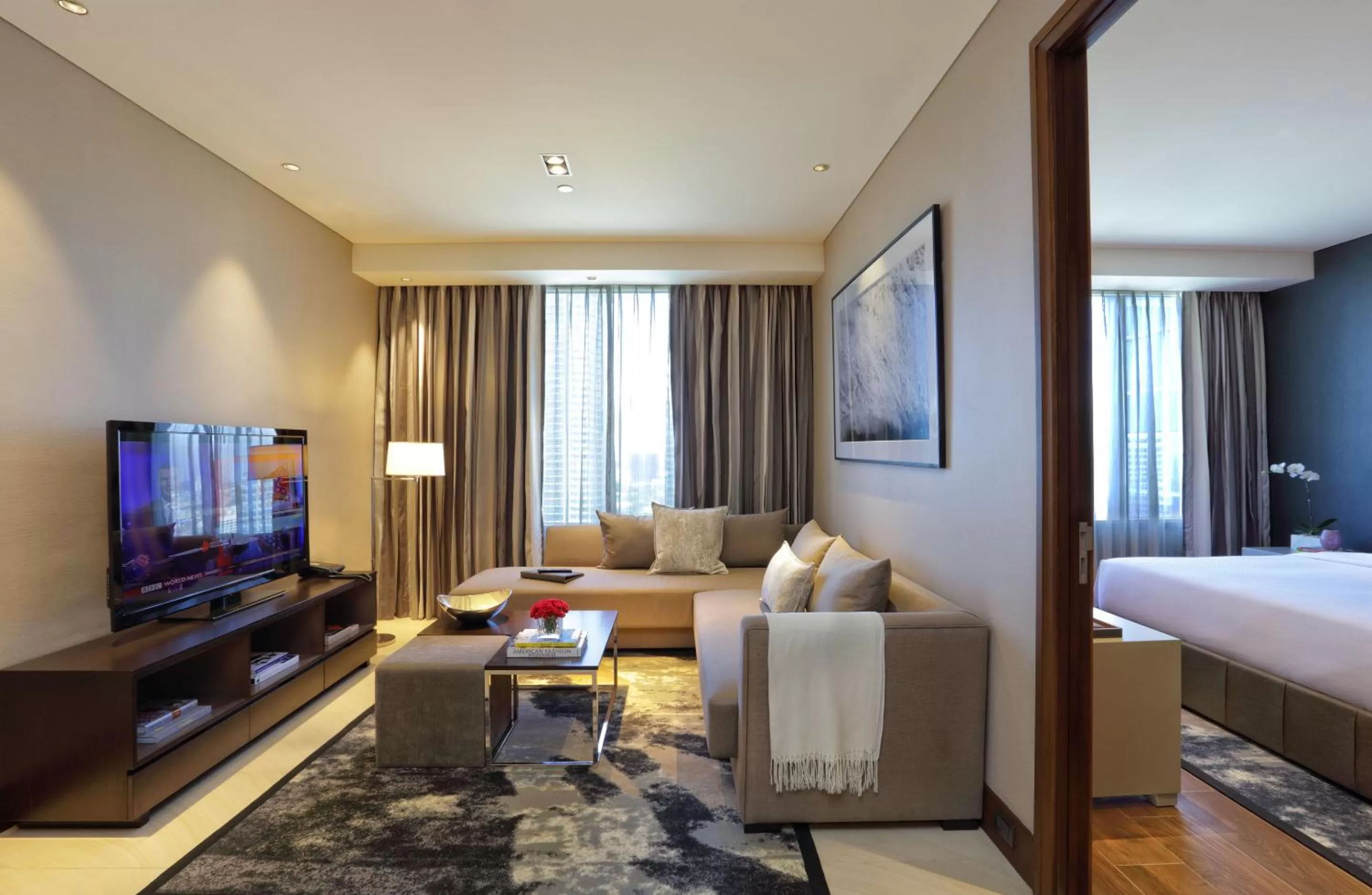 Living room, Bed in Makati Diamond Residences
