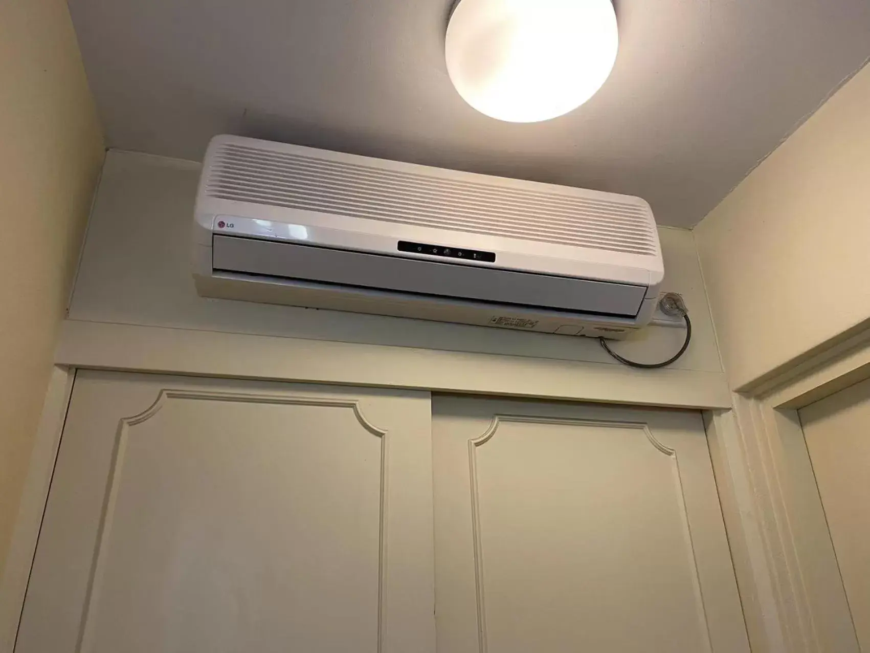 air conditioner in Gateway Motor Inn