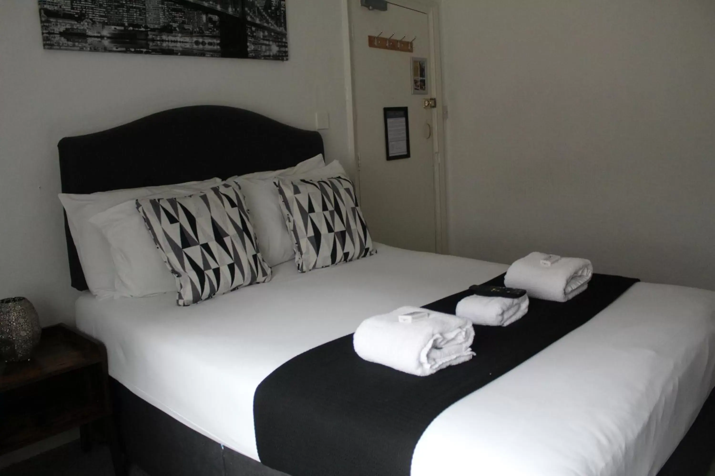 Bed in The Mitre Hotel