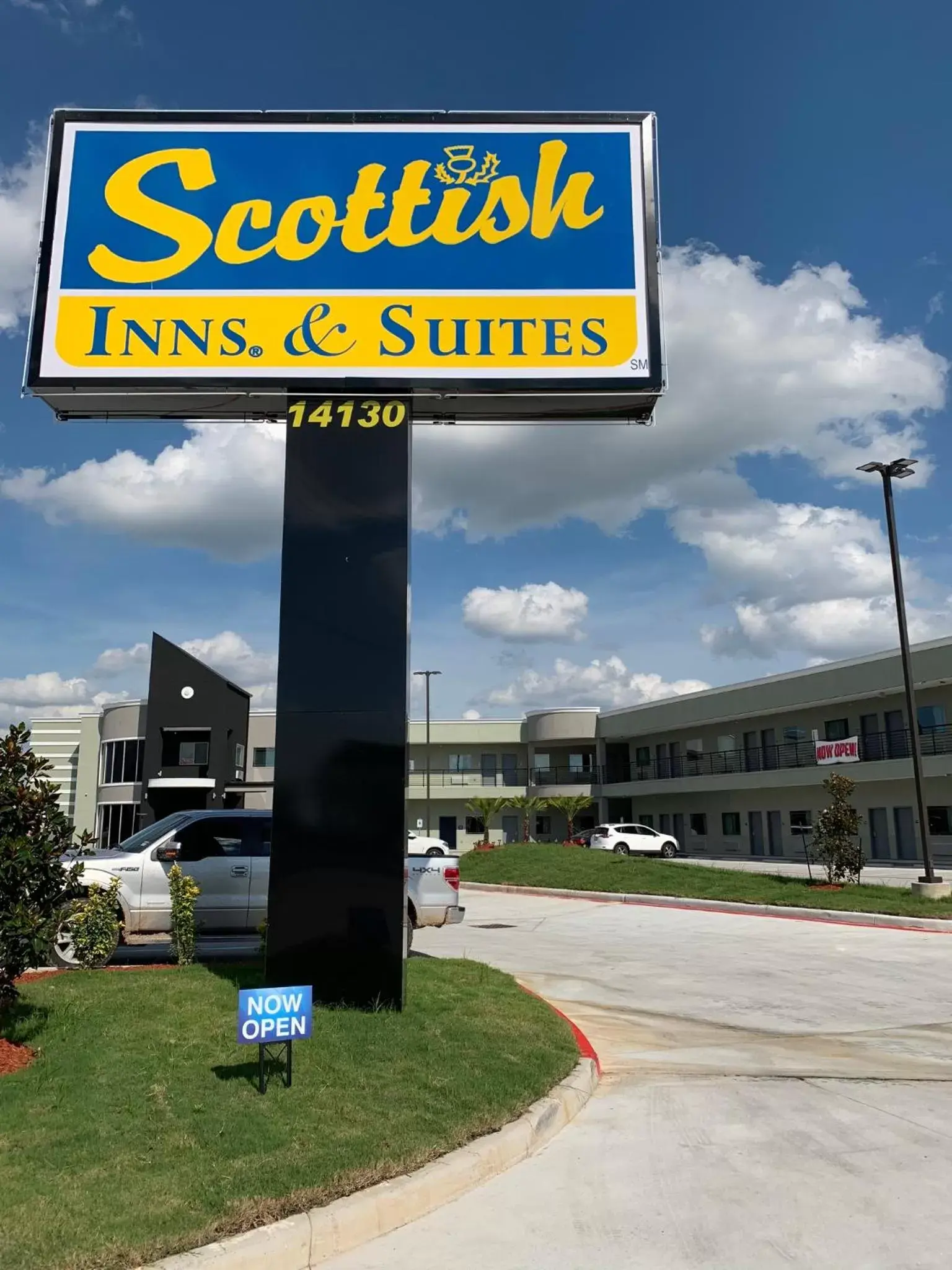 Property Building in Scottish Inns and Suites Scarsdale