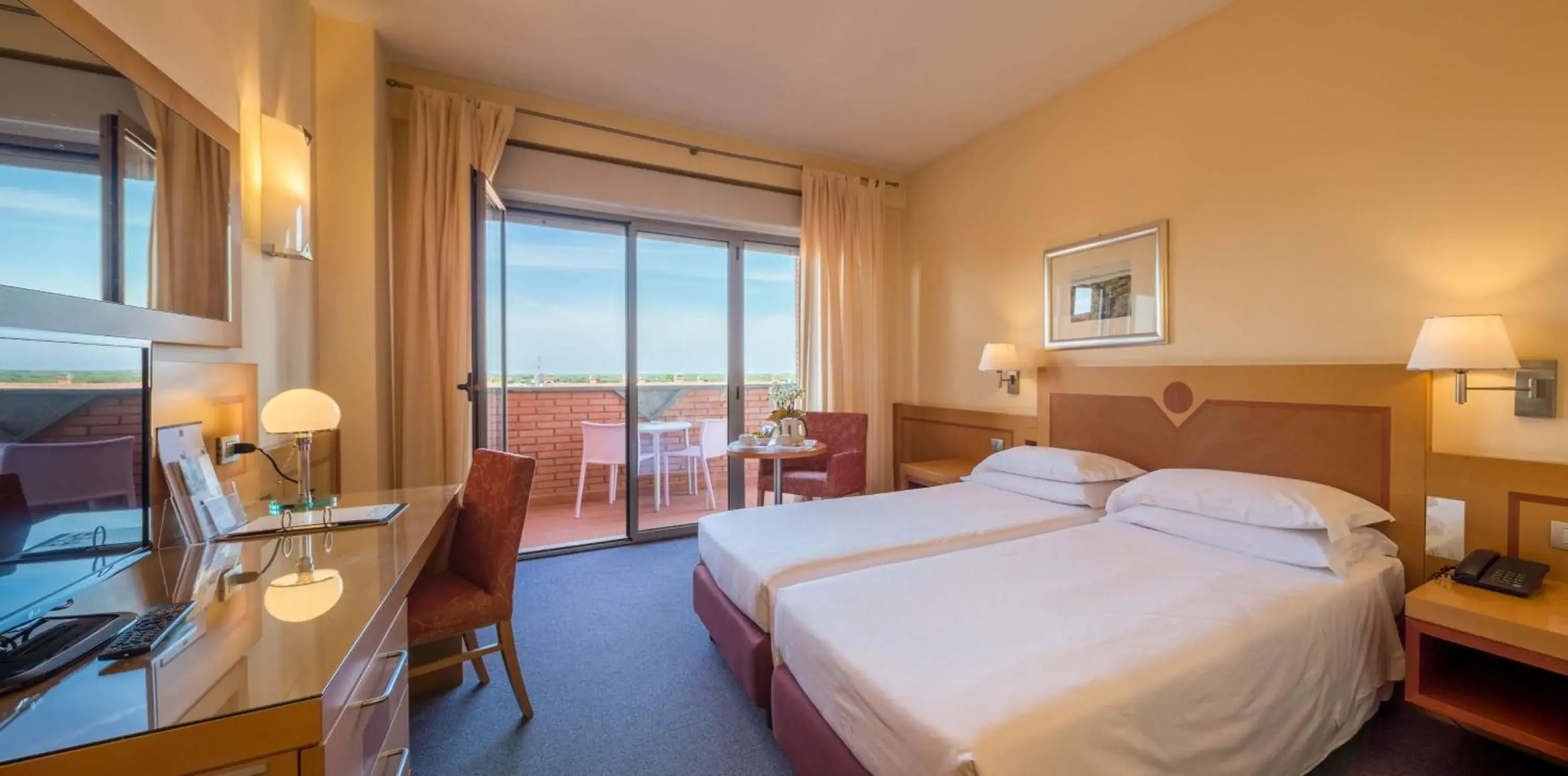 Balcony/Terrace, Bed in Best Western Hotel I Triangoli