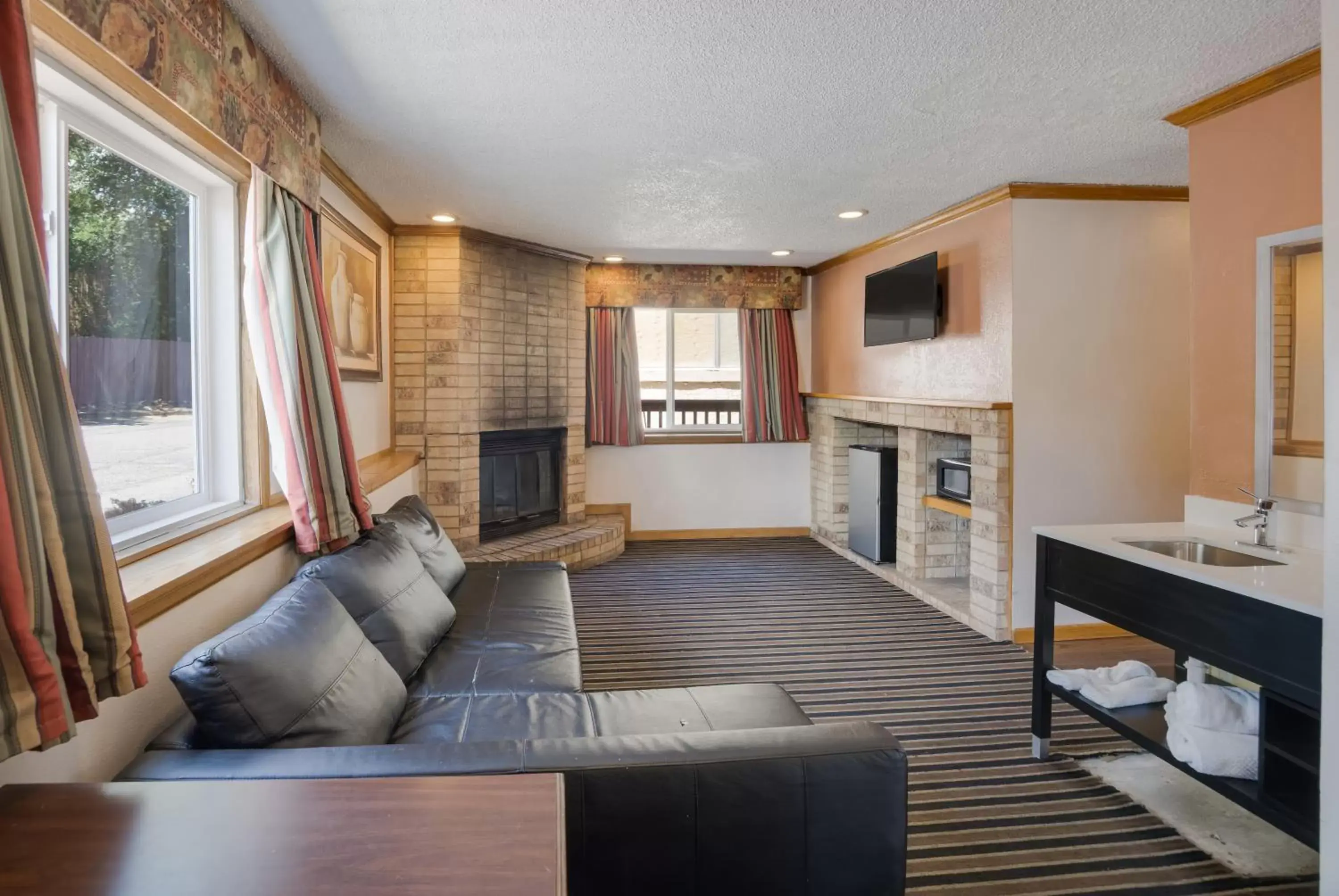 Living room, Seating Area in Rodeway Inn