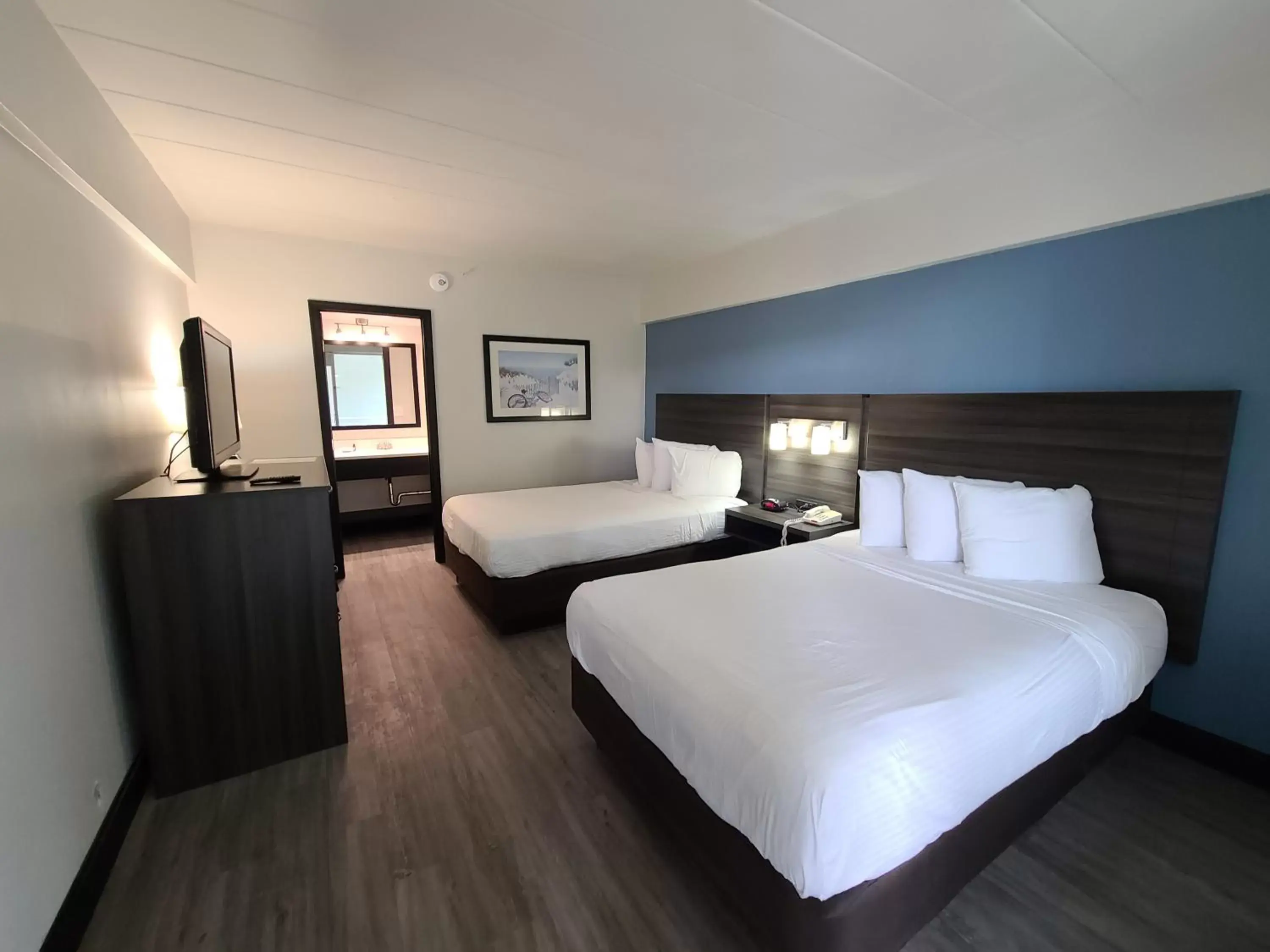 Bedroom in SureStay Hotel by Best Western Virginia Beach Royal Clipper