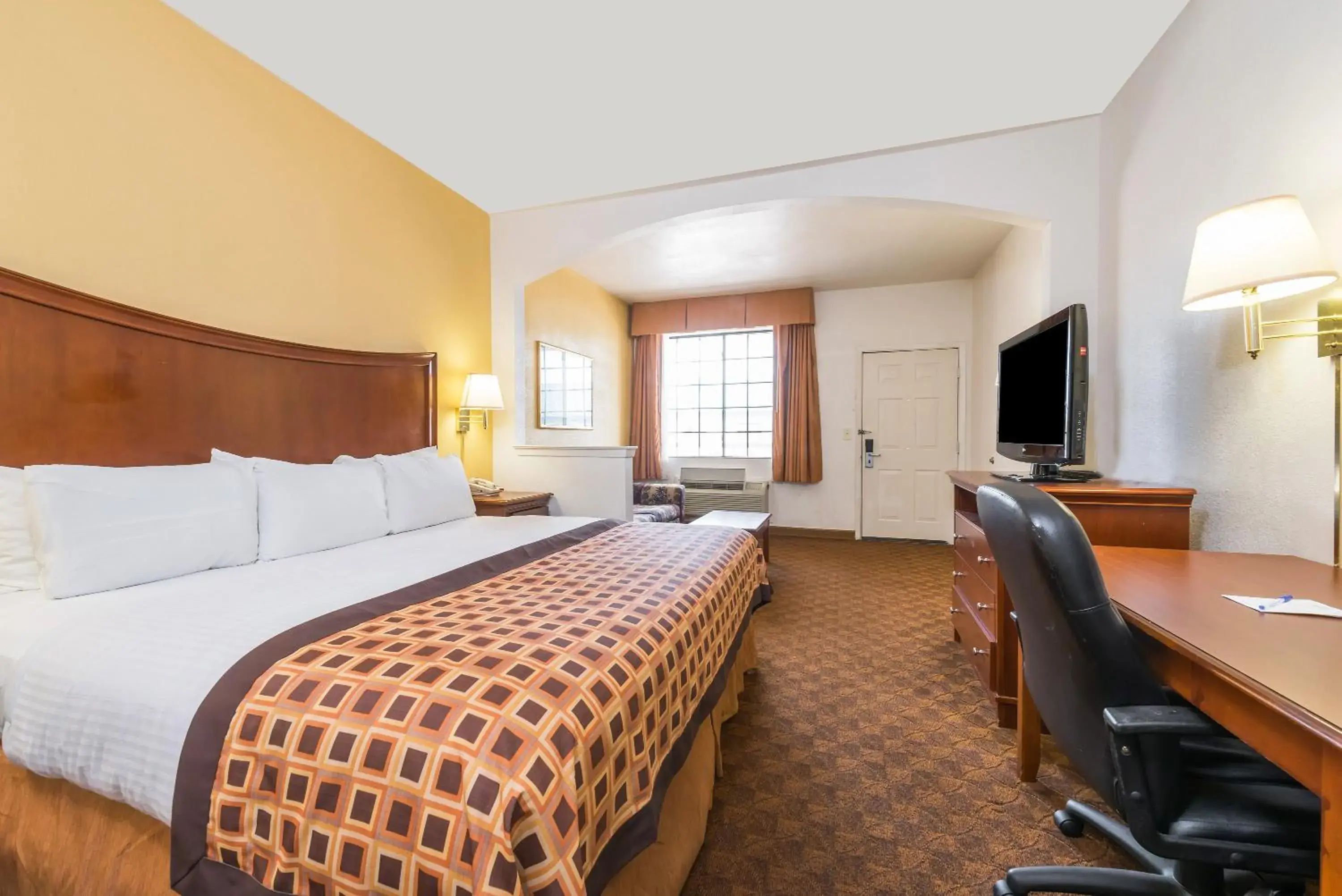 TV and multimedia, Bed in Americas Best Value Inn & Suites Fort Worth South