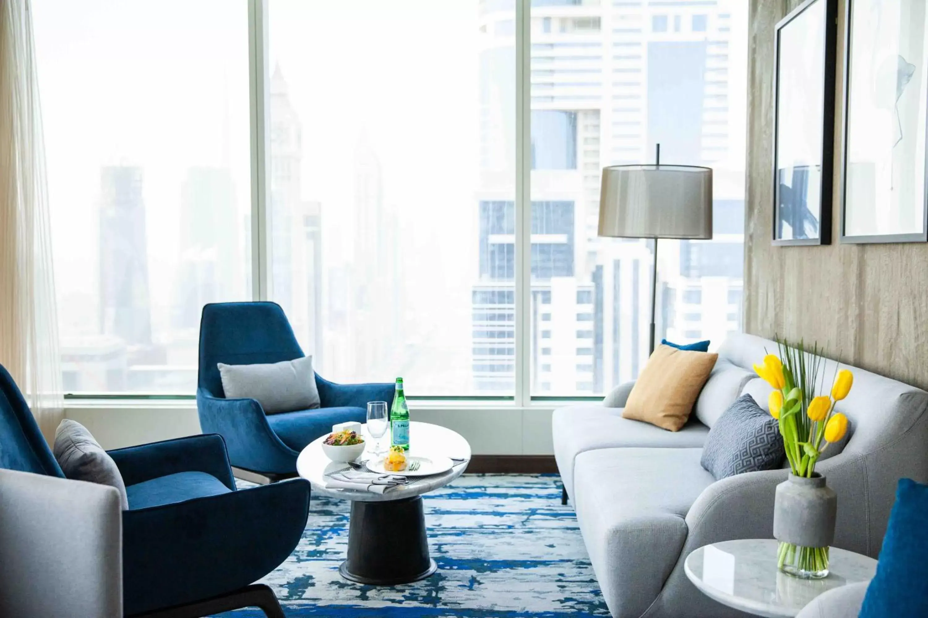 Lounge or bar, Seating Area in voco Dubai, an IHG Hotel