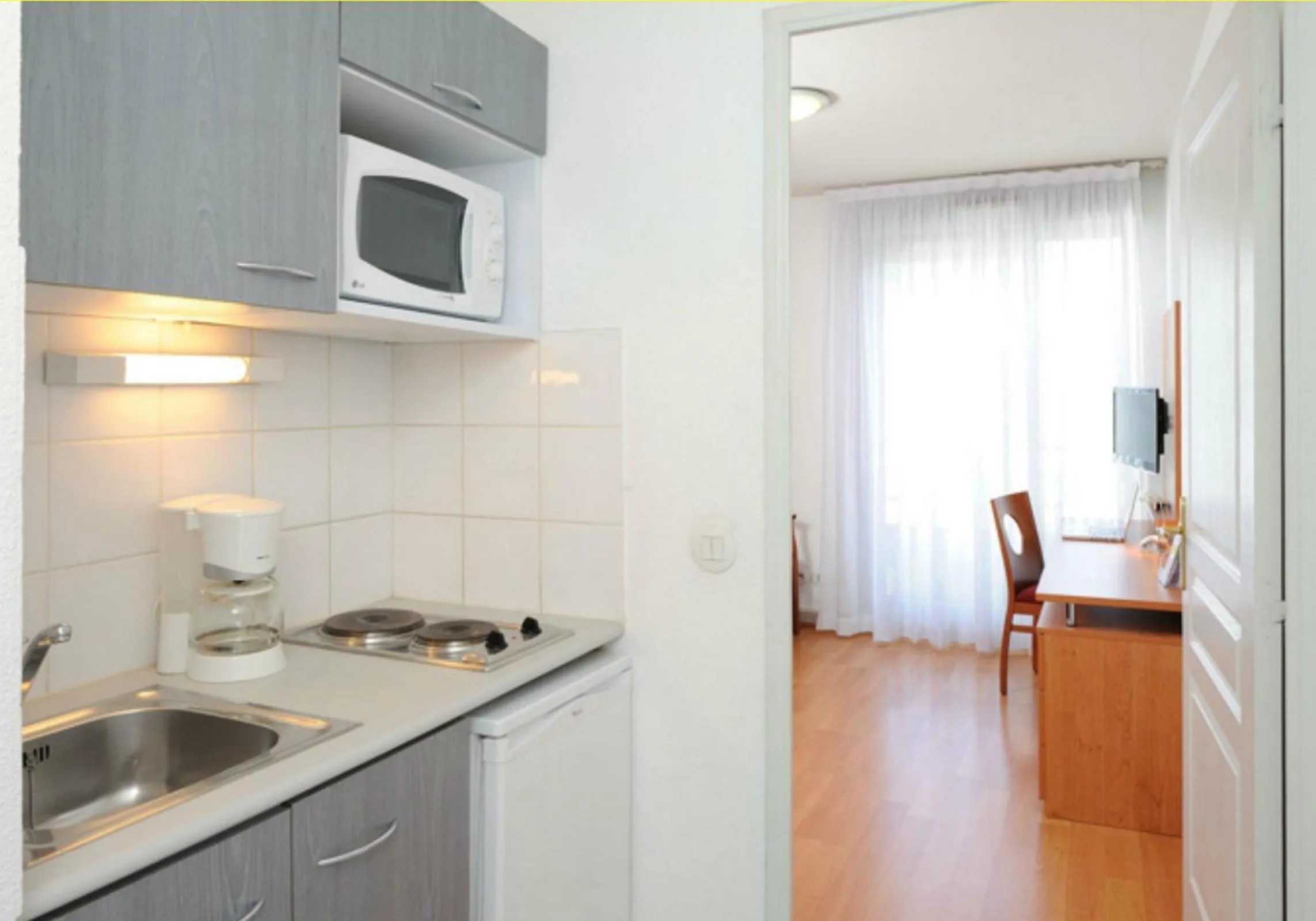 Kitchen or kitchenette in Séjours & Affaires Lyon Park Lane