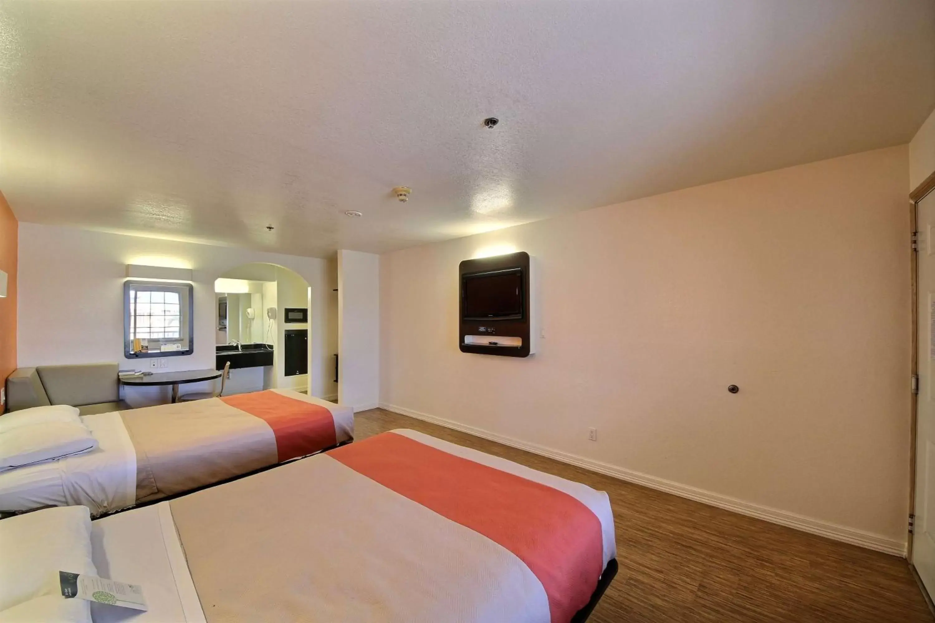 TV and multimedia, Bed in Motel 6-Edinburg, TX