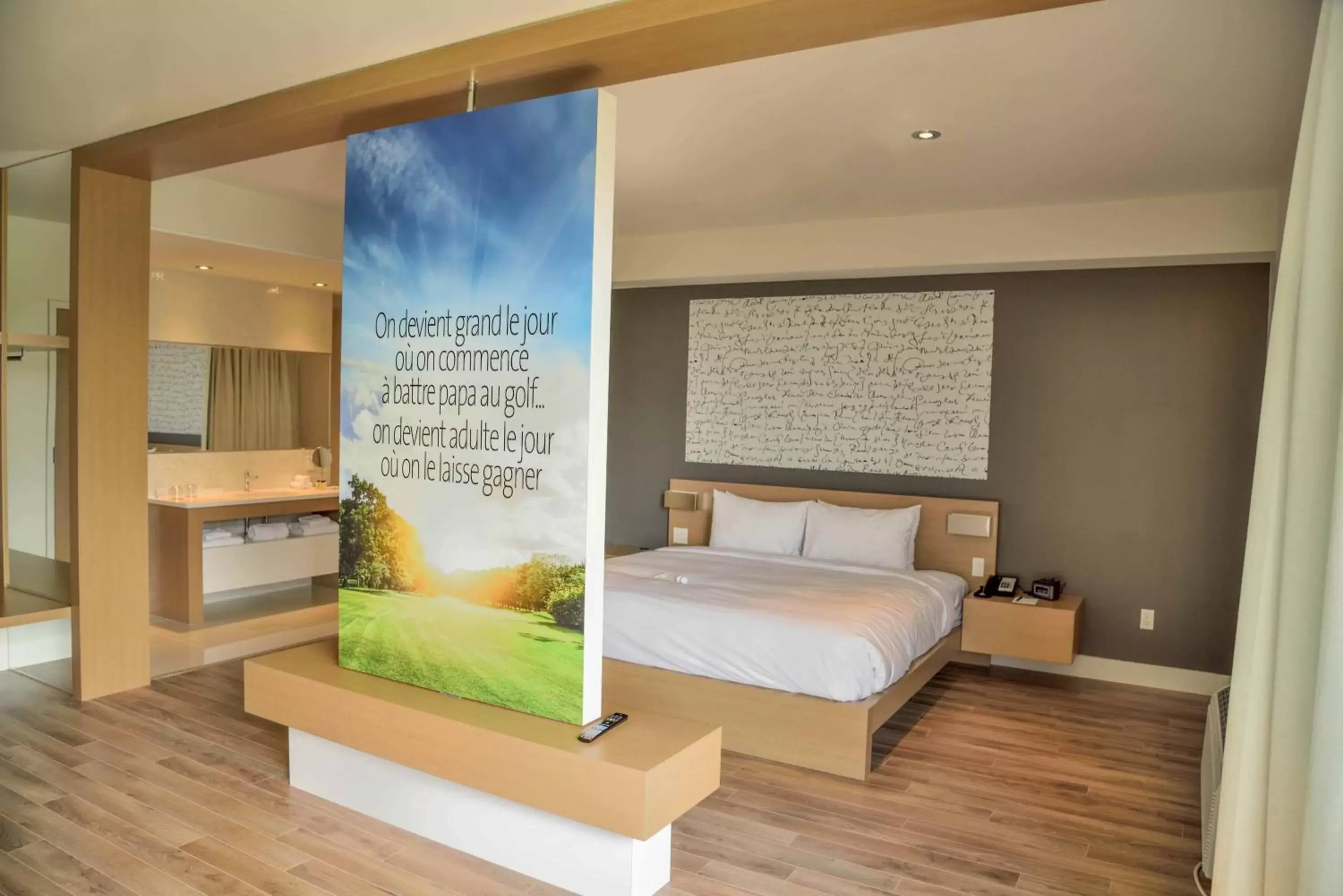 King Suite in La Cache du Golf King Suite in La Cache du Golf