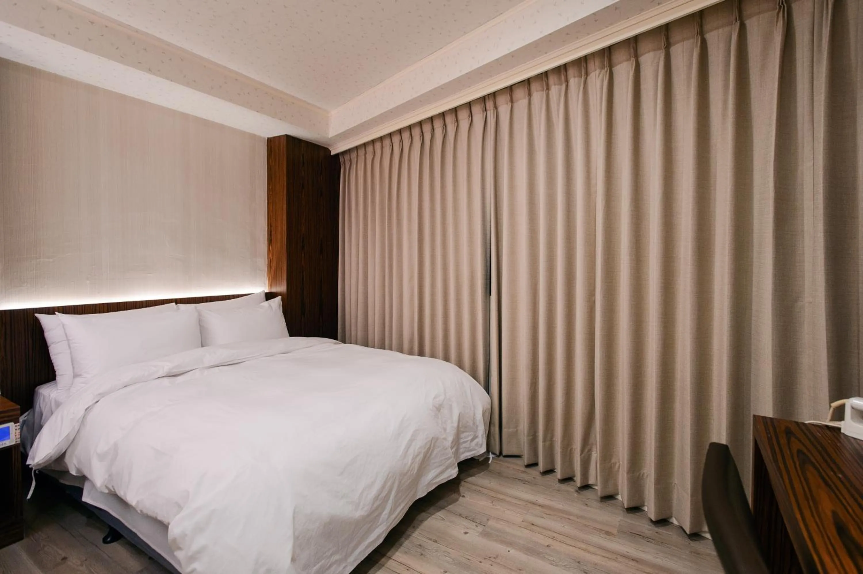 Bedroom, Bed in Duke Business Hotel