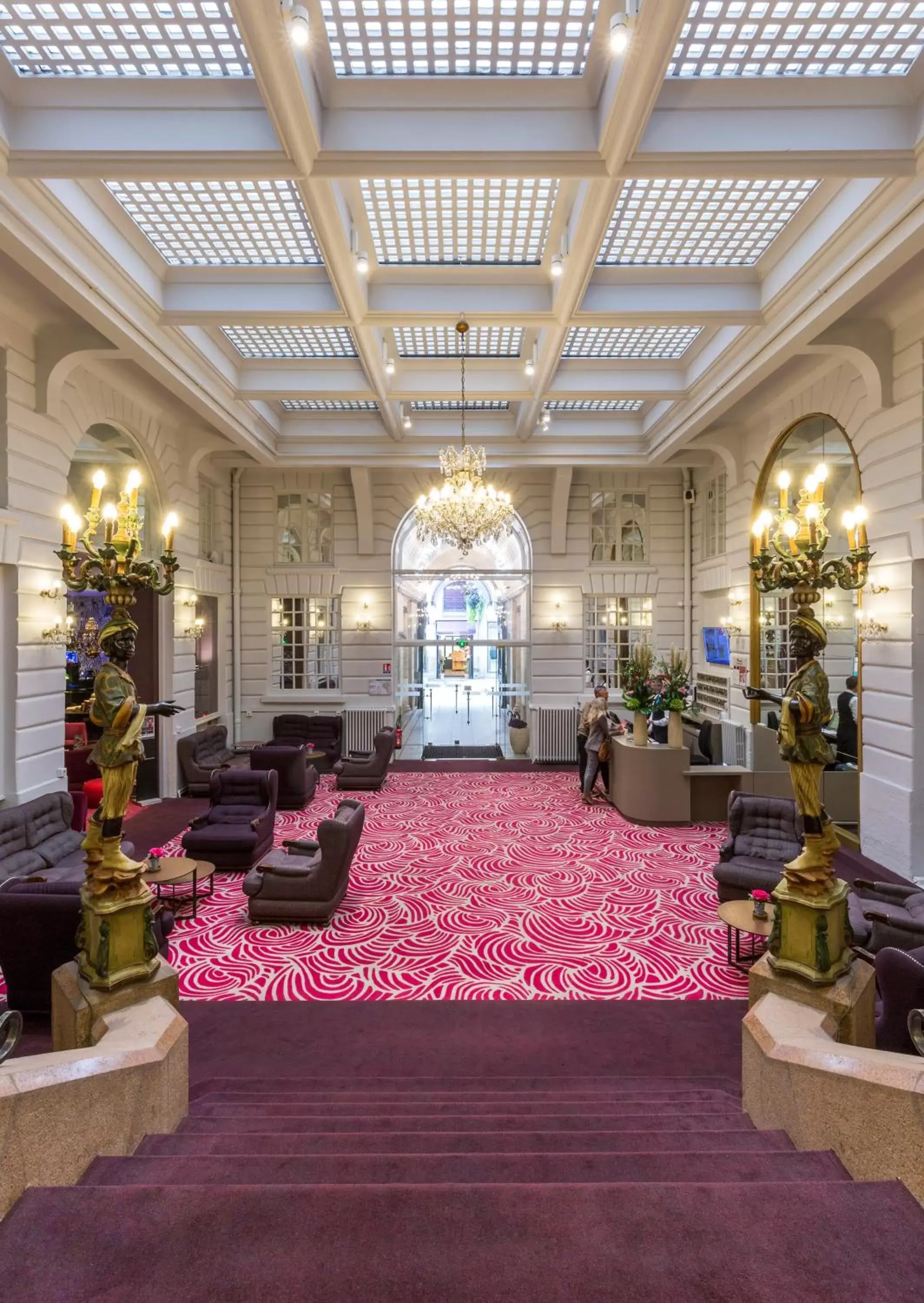 Lobby or reception in Oceania l'Hôtel de France Nantes