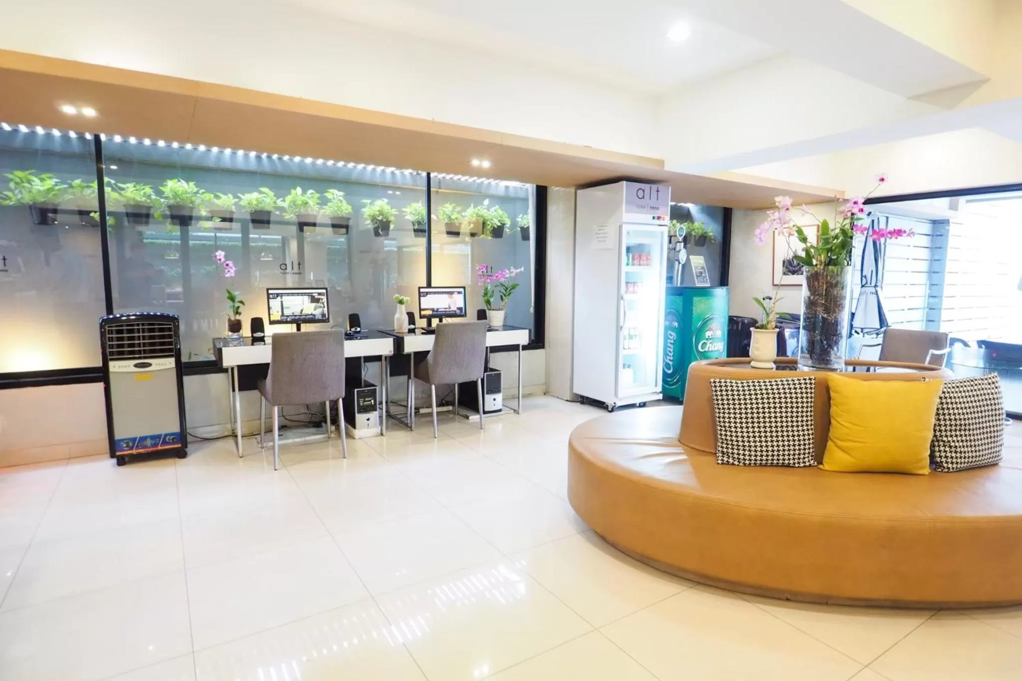 Lobby or reception in Alt Hotel Nana by UHG