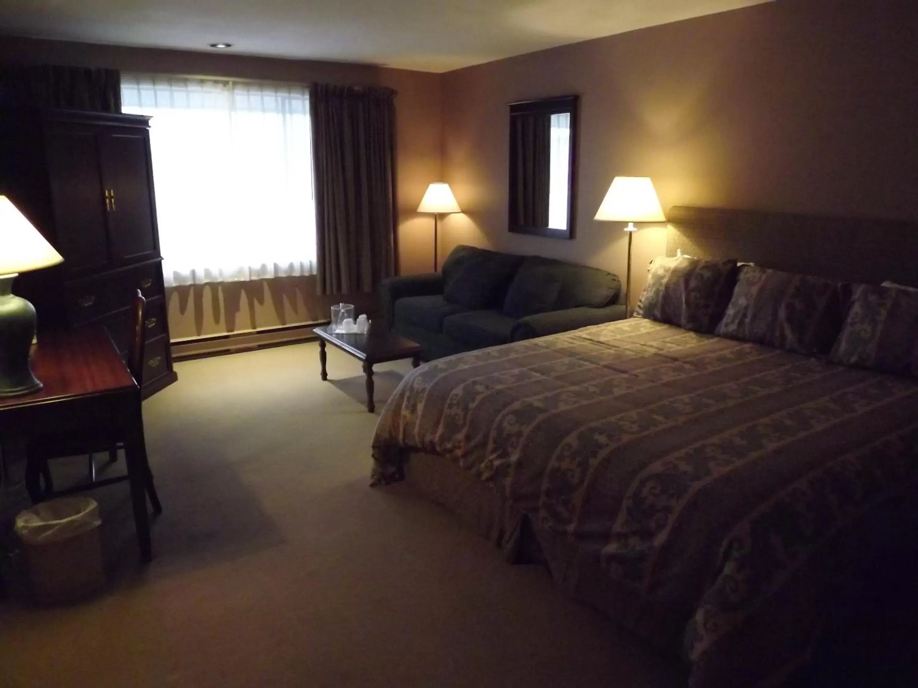 Photo of the whole room, Bed in The Pacific Inn