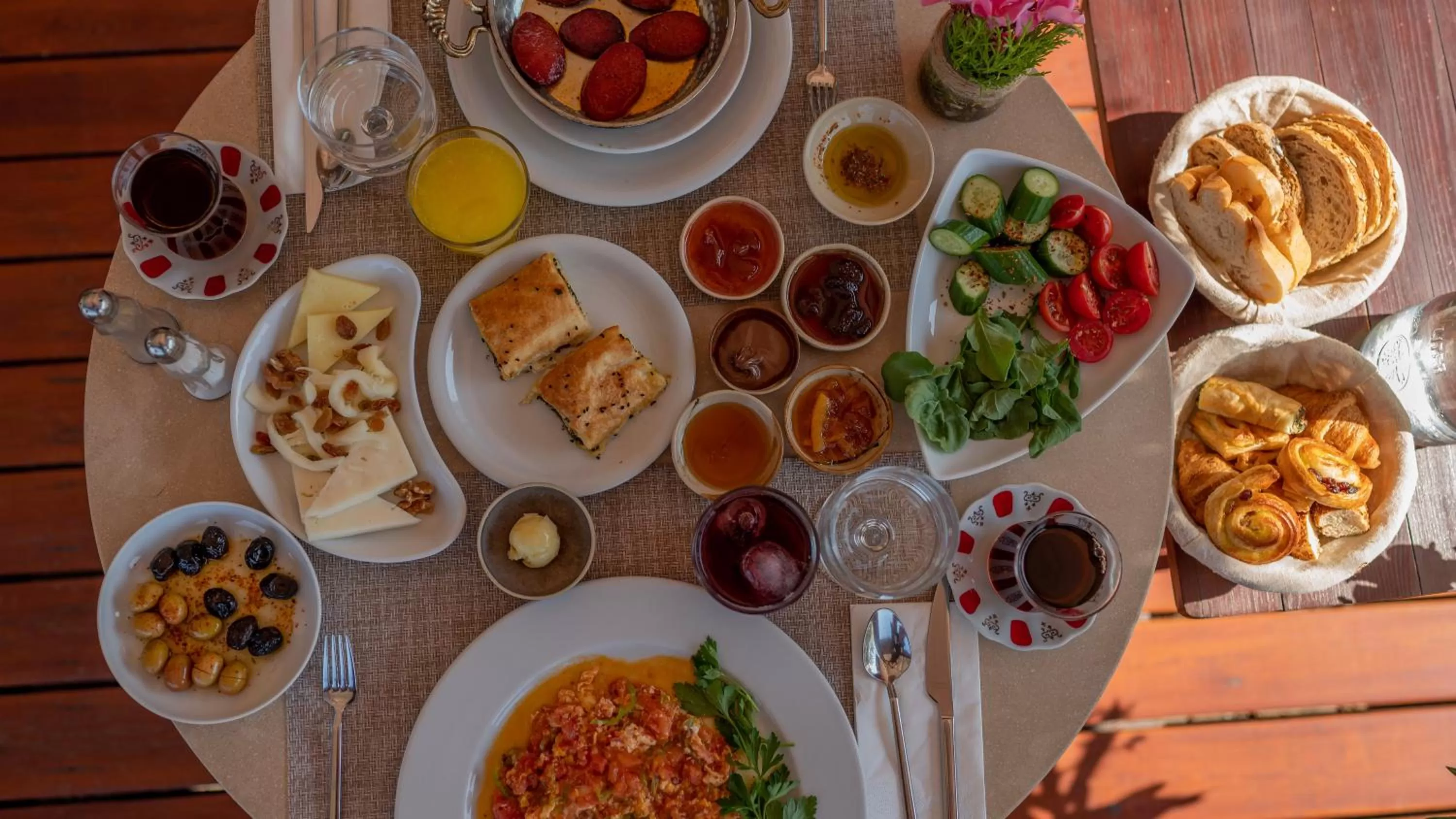 Breakfast in 4reasons hotel + bistro | 12+