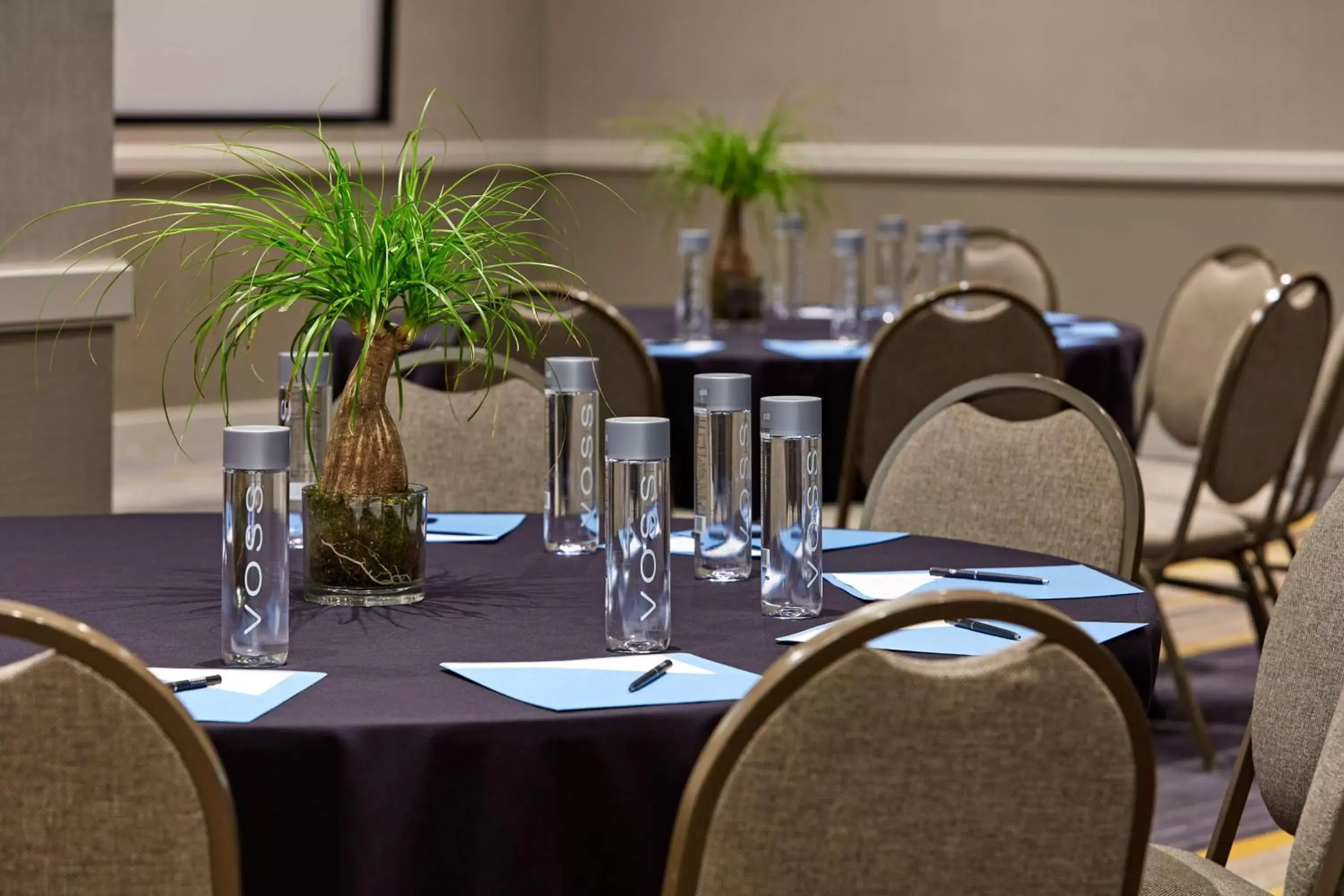 Meeting/conference room, Restaurant/Places to Eat in Hilton San Diego Mission Valley