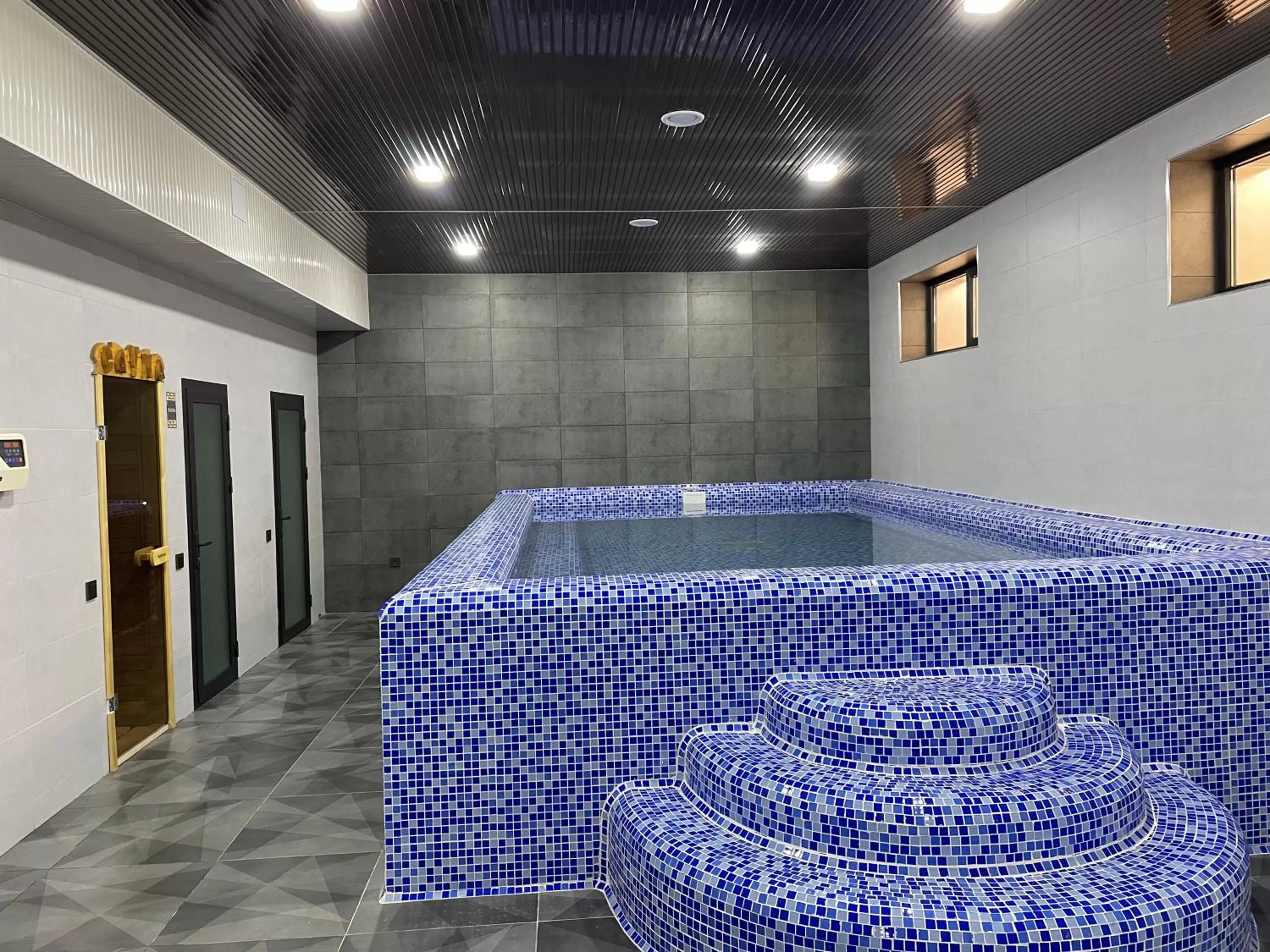 Sauna, Swimming Pool in Porto Bello Hotel