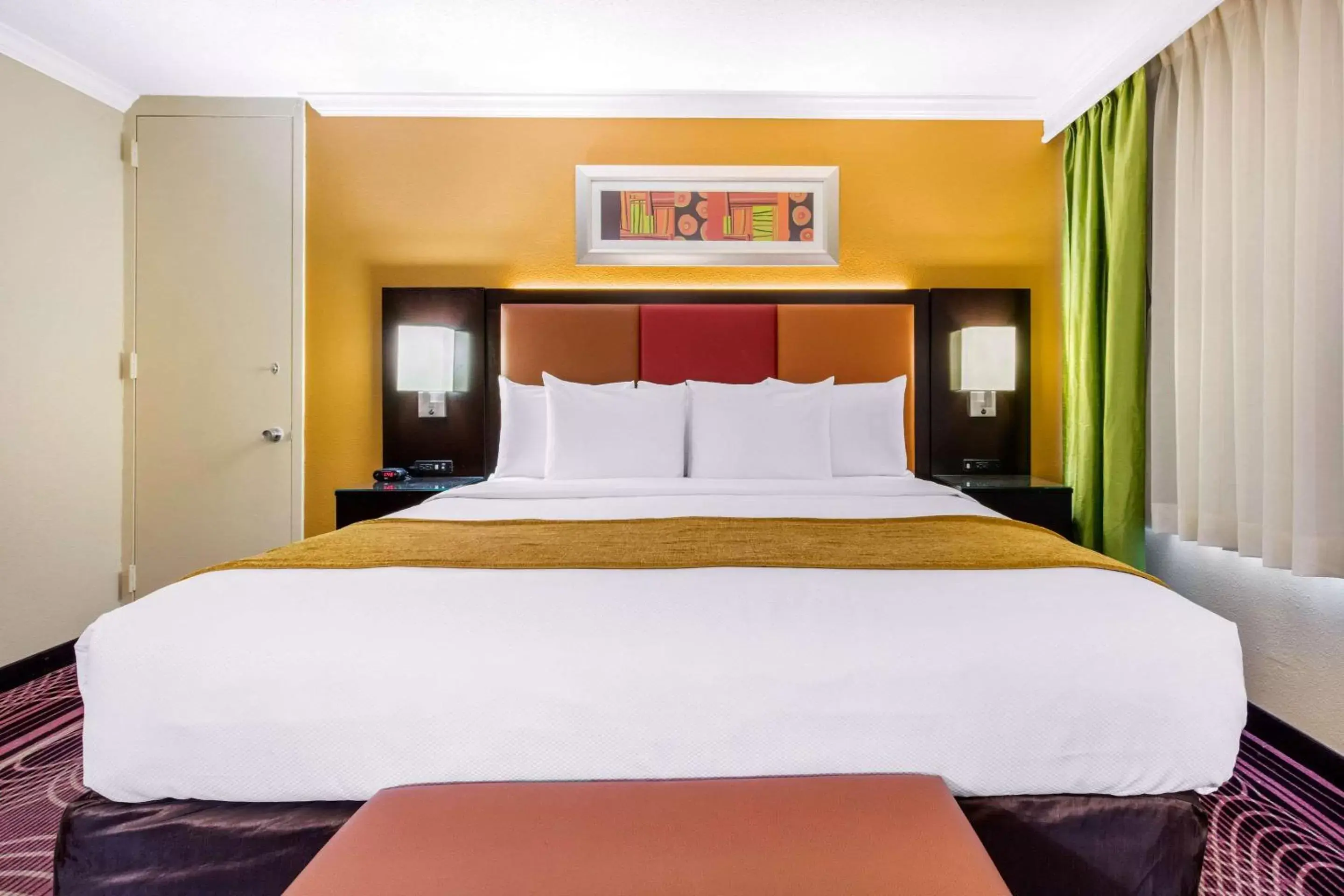 Photo of the whole room, Bed in Clarion Hotel Downtown Nashville - Stadium