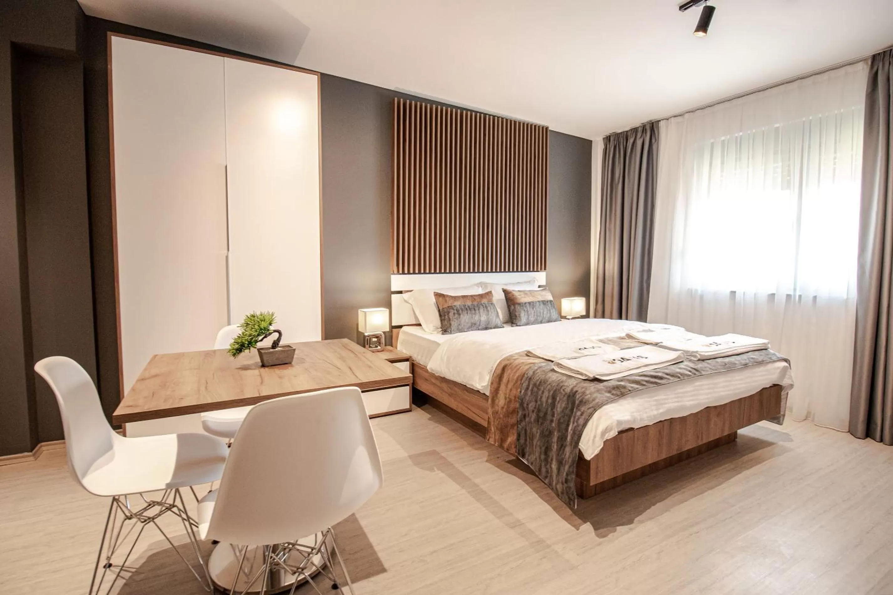 Photo of the whole room in OASIS Apartments