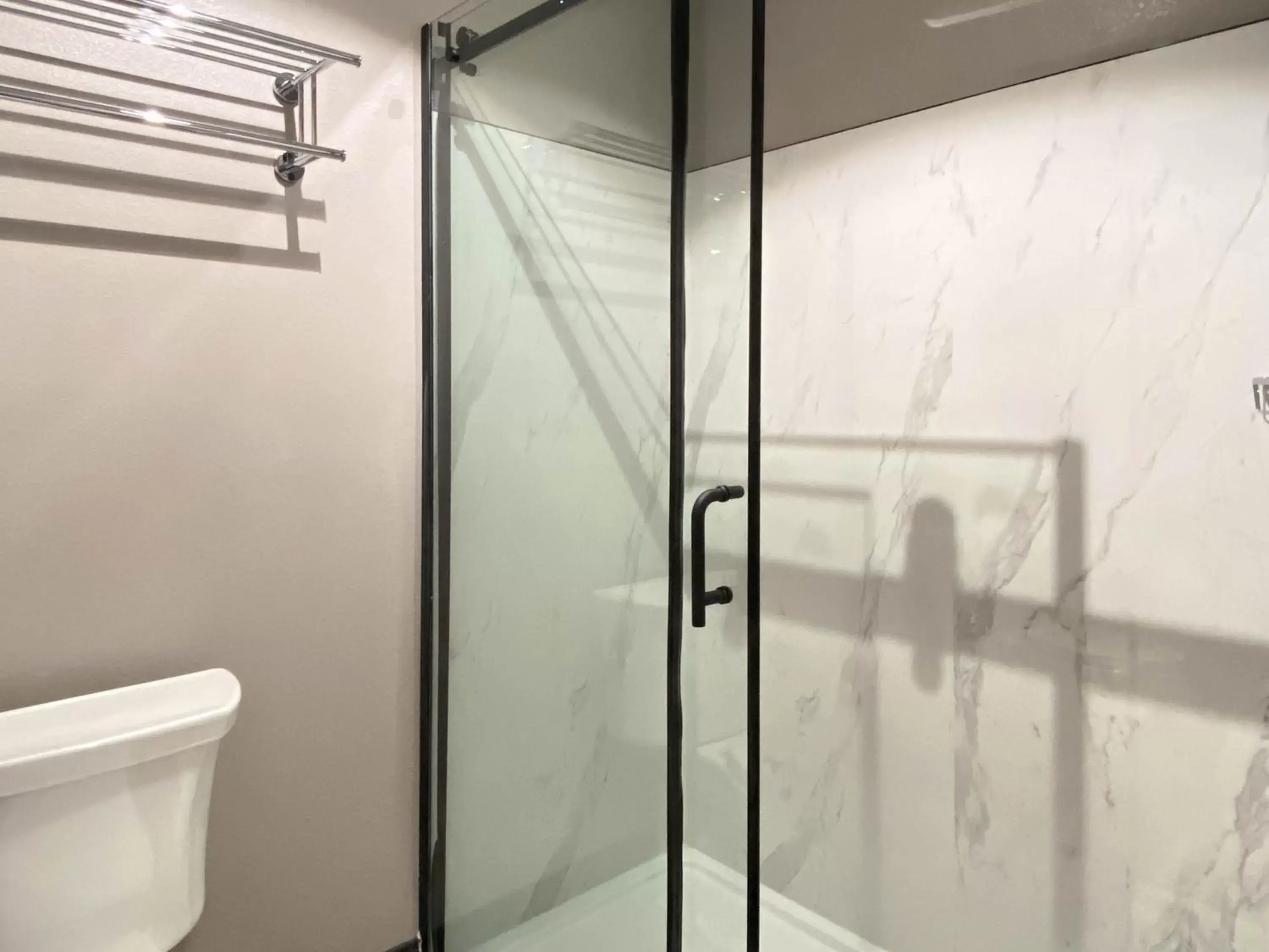 Shower, Bathroom in Studio 6 Suites Stockton, CA Waterfront