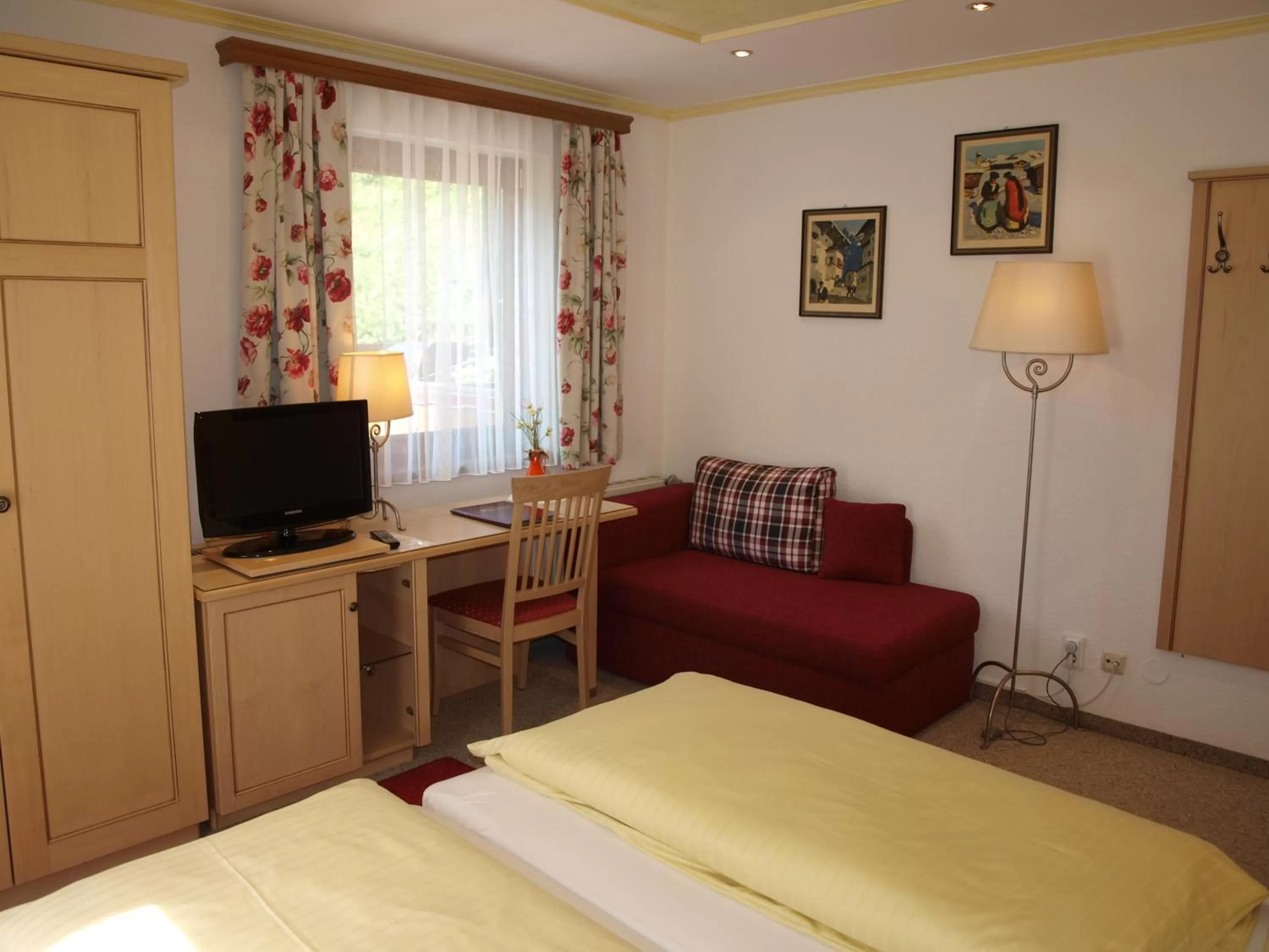 Bed in Hotel-Restaurant Burgblick