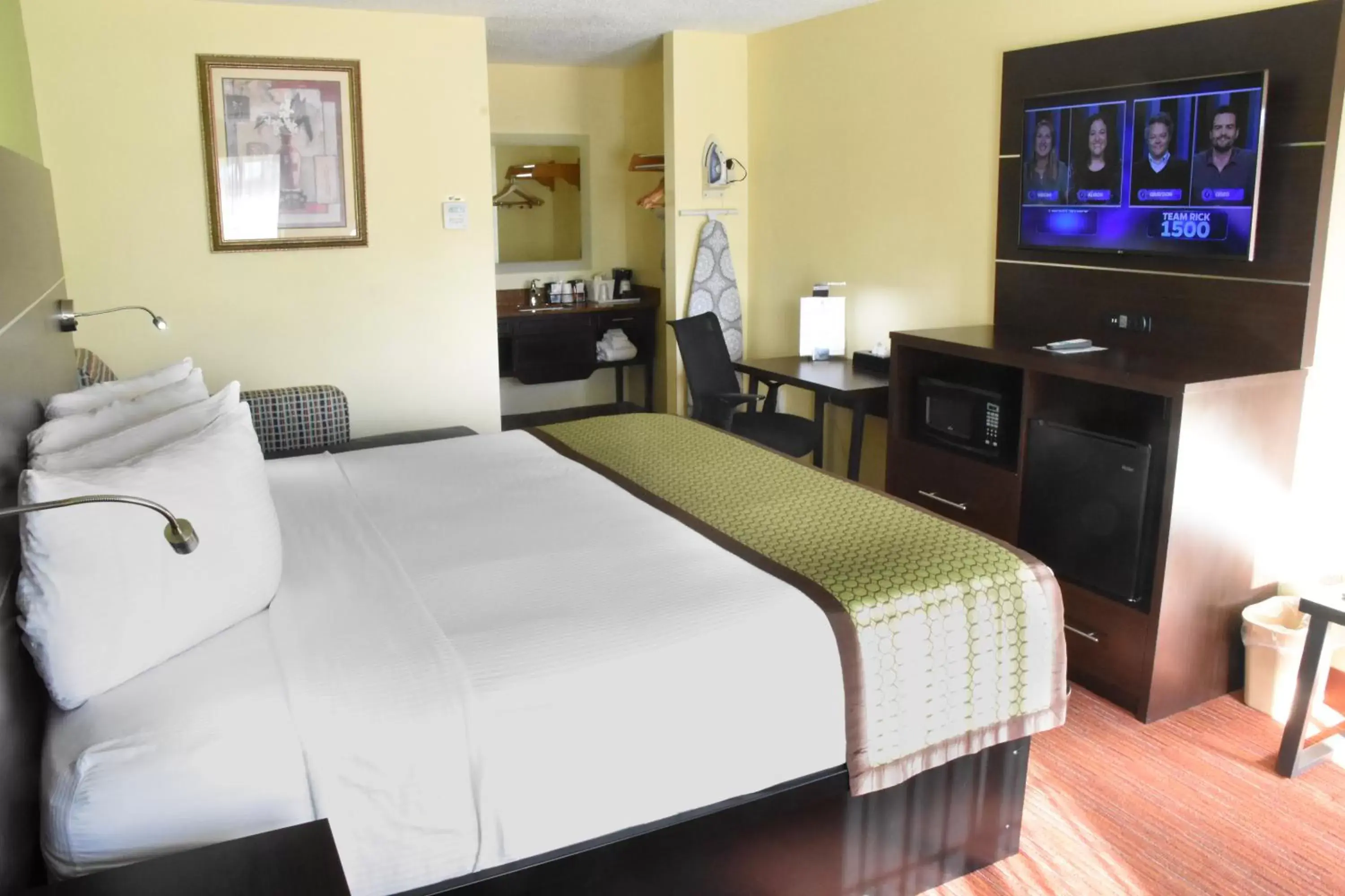 Bed in SureStay Hotel by Best Western Manning