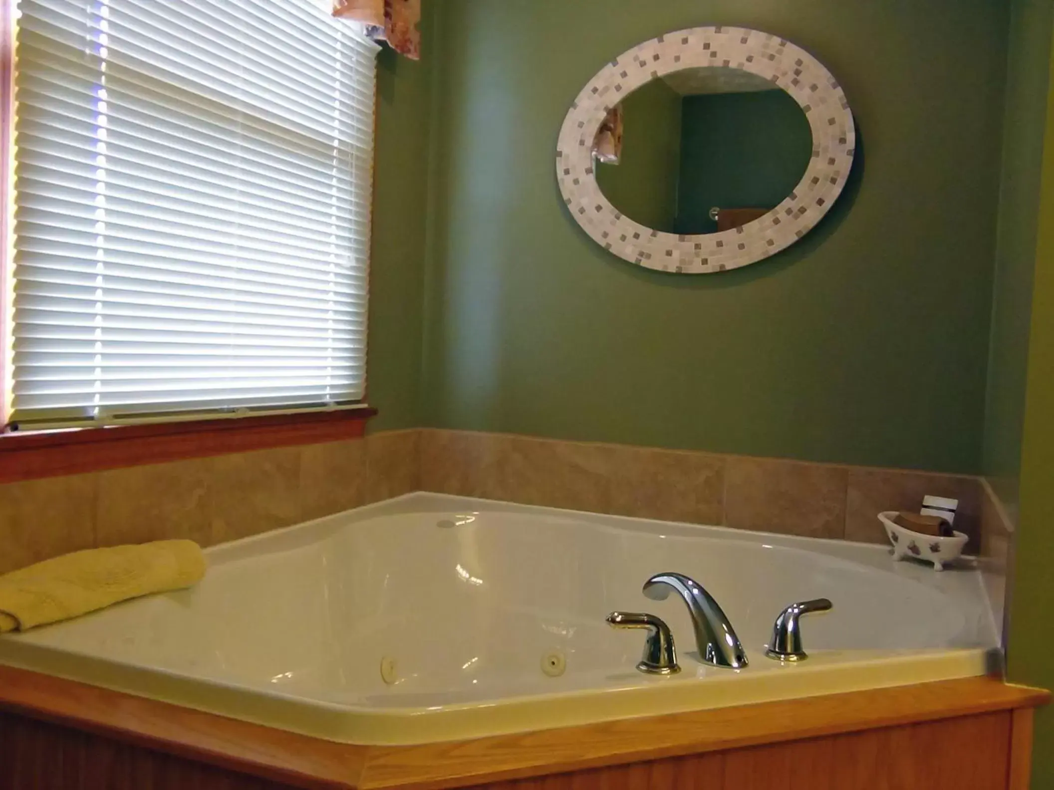 Bathroom in Berry Springs Lodge