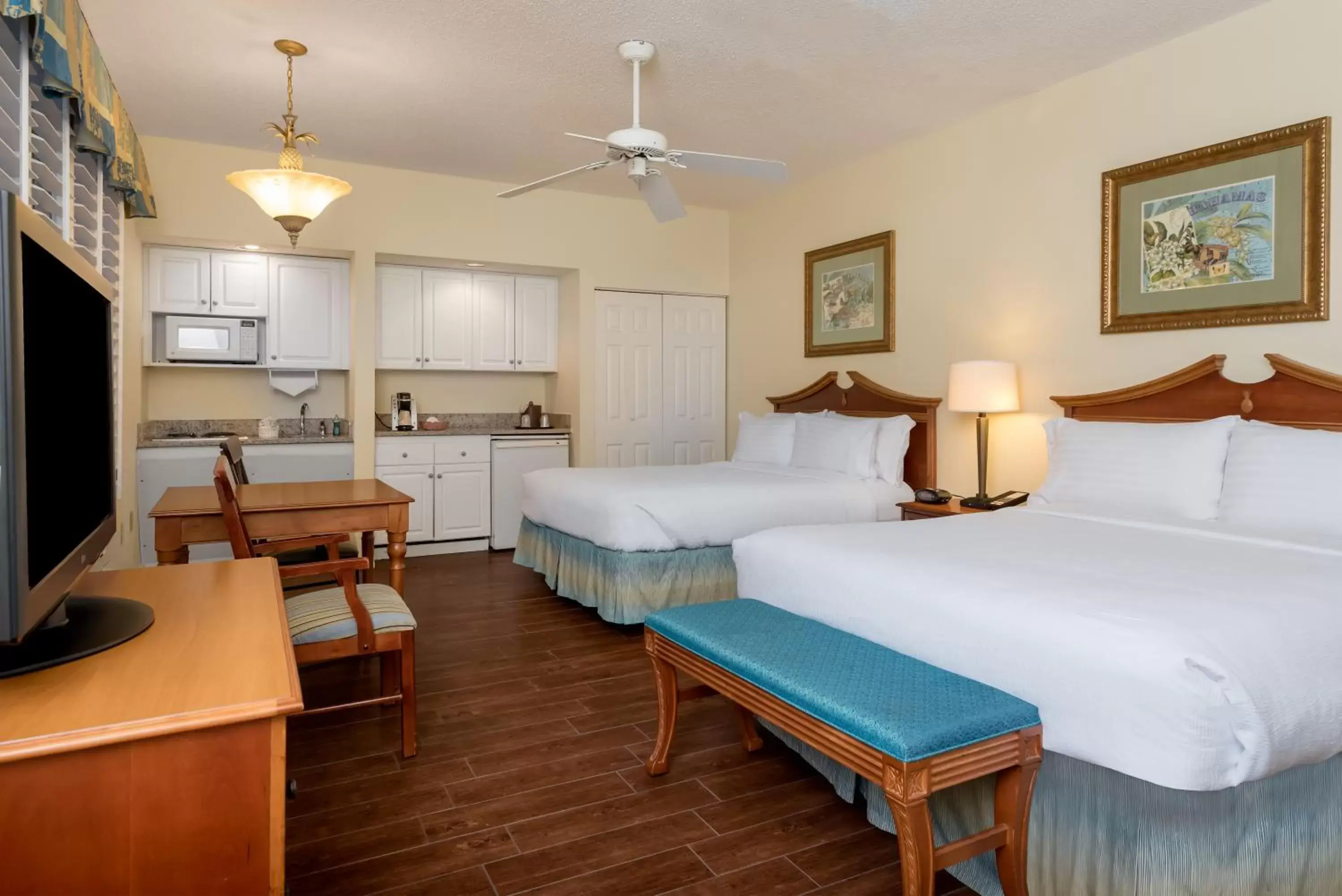 Bedroom in Holiday Inn & Suites Clearwater Beach S-Harbourside