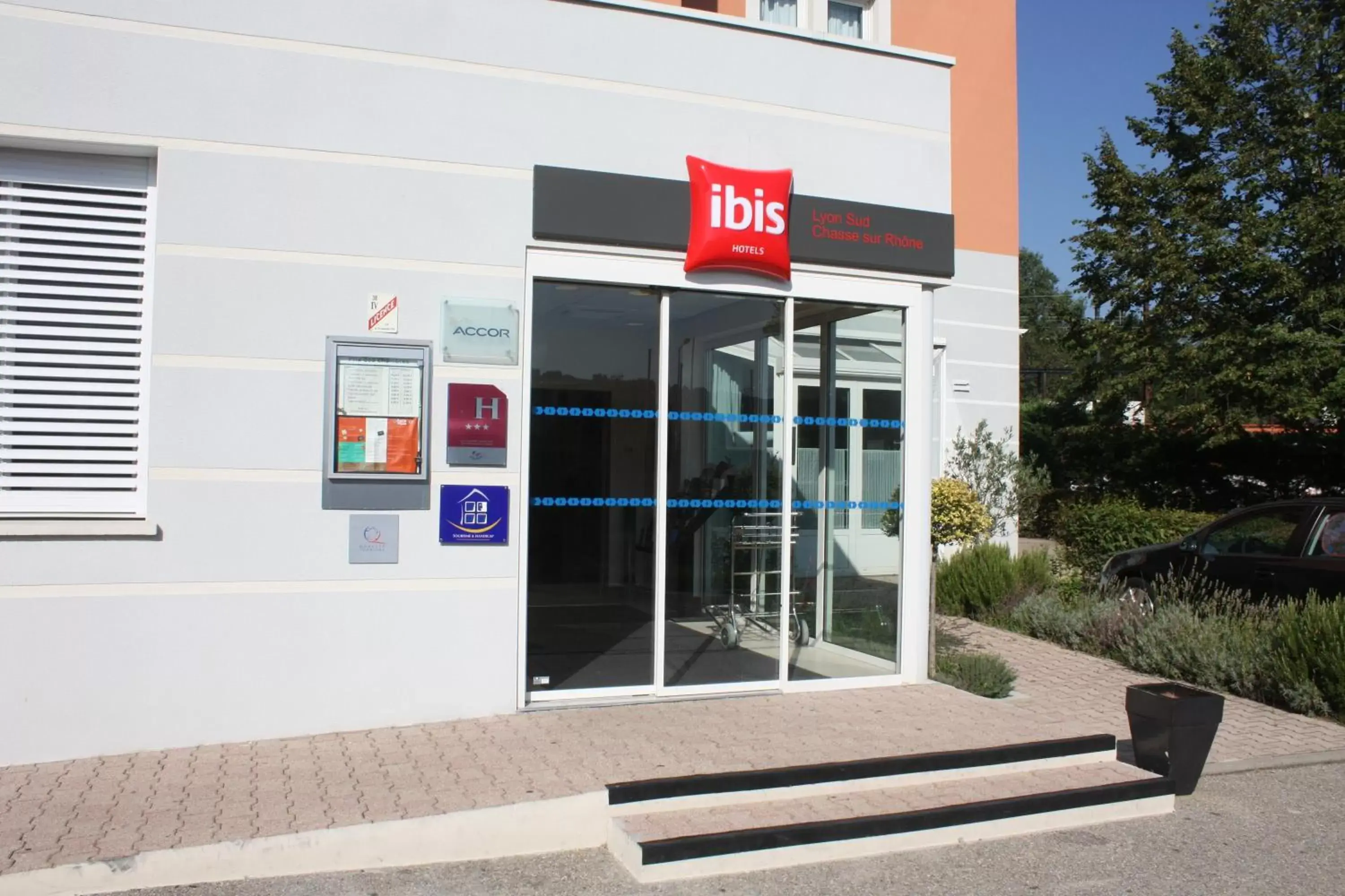 Facade/entrance in IBIS Lyon Sud Chasse Sur Rhône Facade/entrance in IBIS Lyon Sud Chasse Sur Rhône