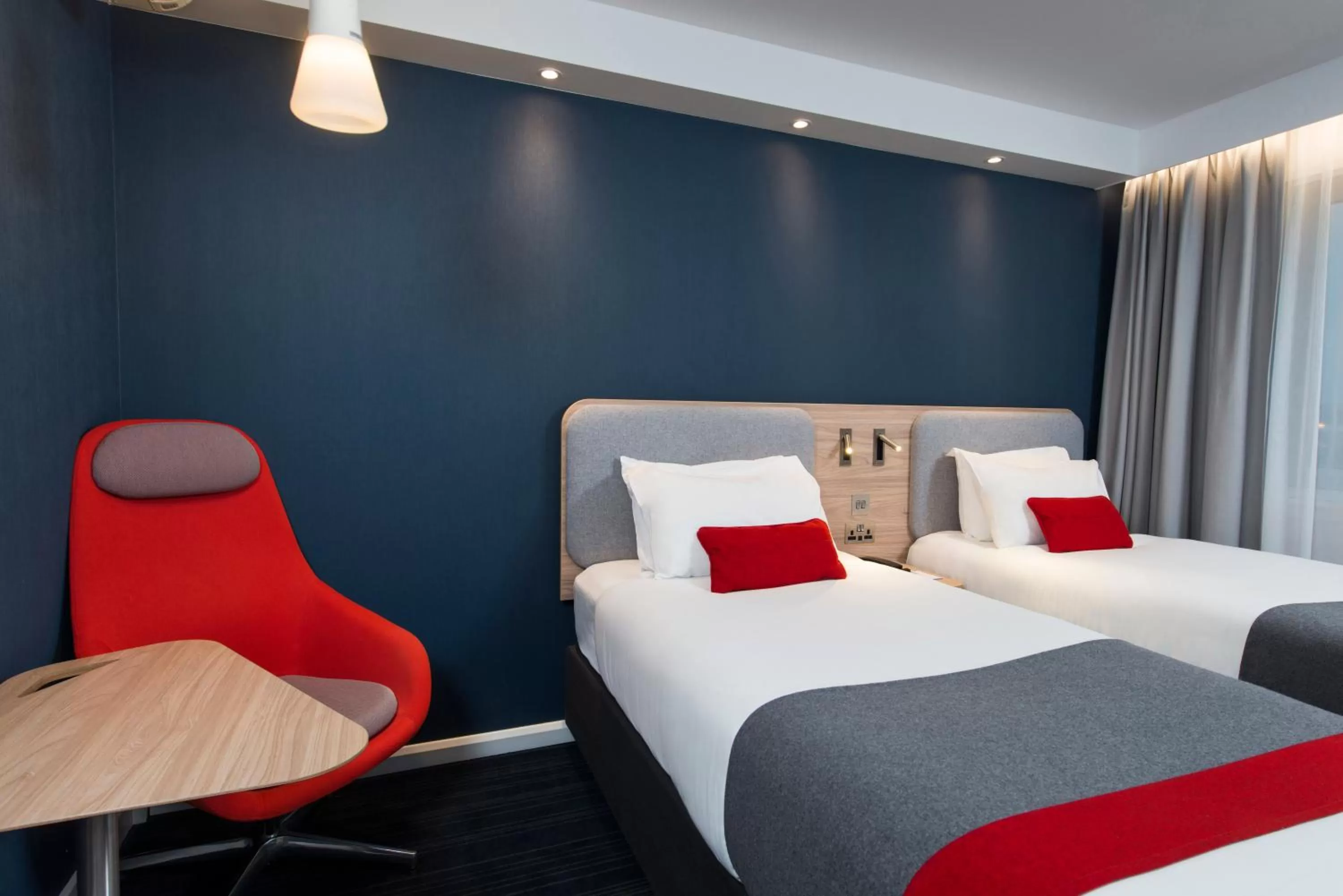 Photo of the whole room, Bed in Holiday Inn Express - Glasgow Airport by IHG