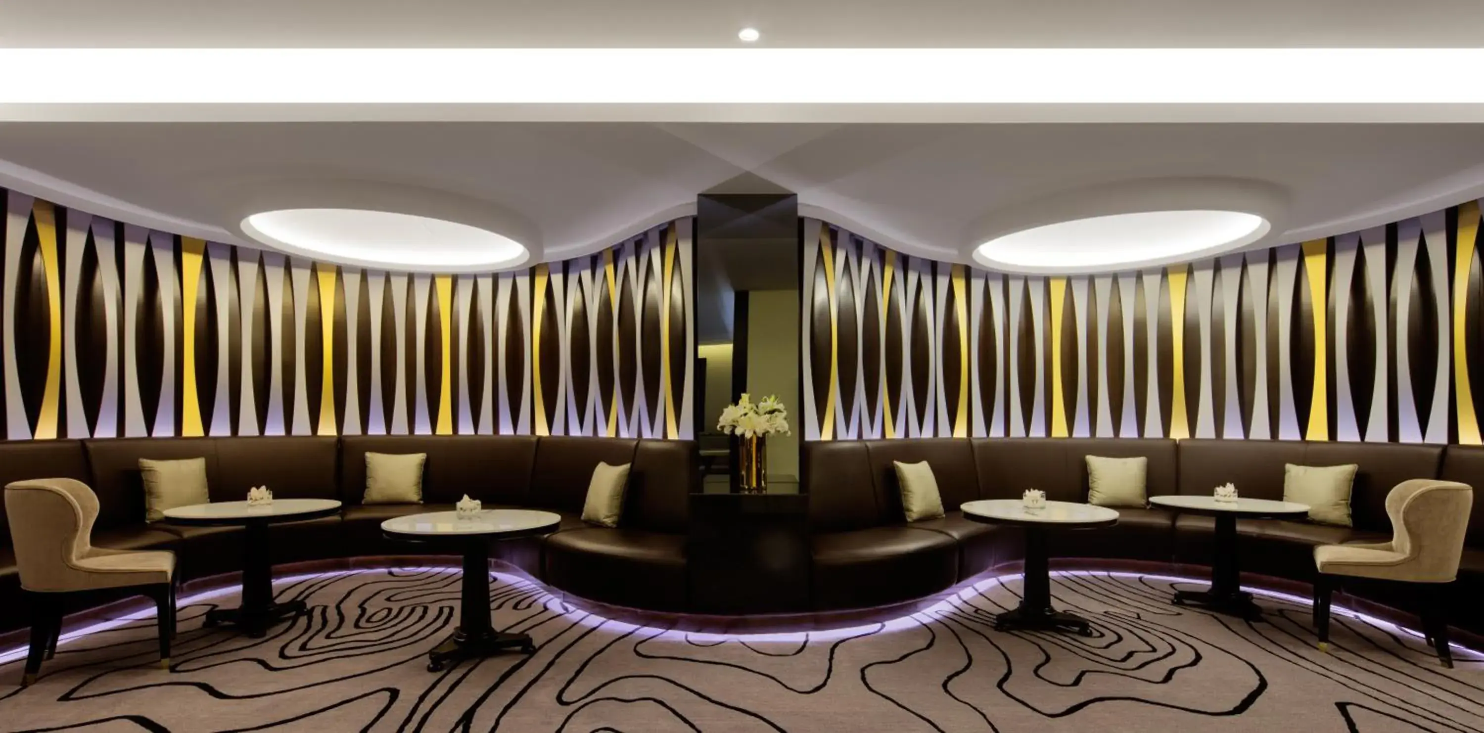 Lounge or bar in Radisson Collection Muscat, Hormuz Grand