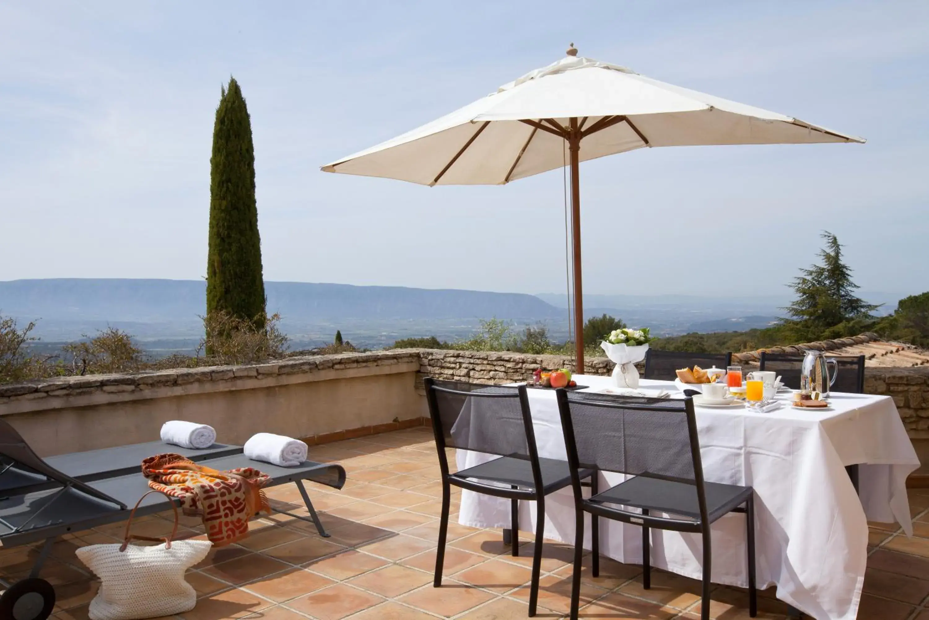 Patio, Restaurant/Places to Eat in Hotel Les Bories & Spa