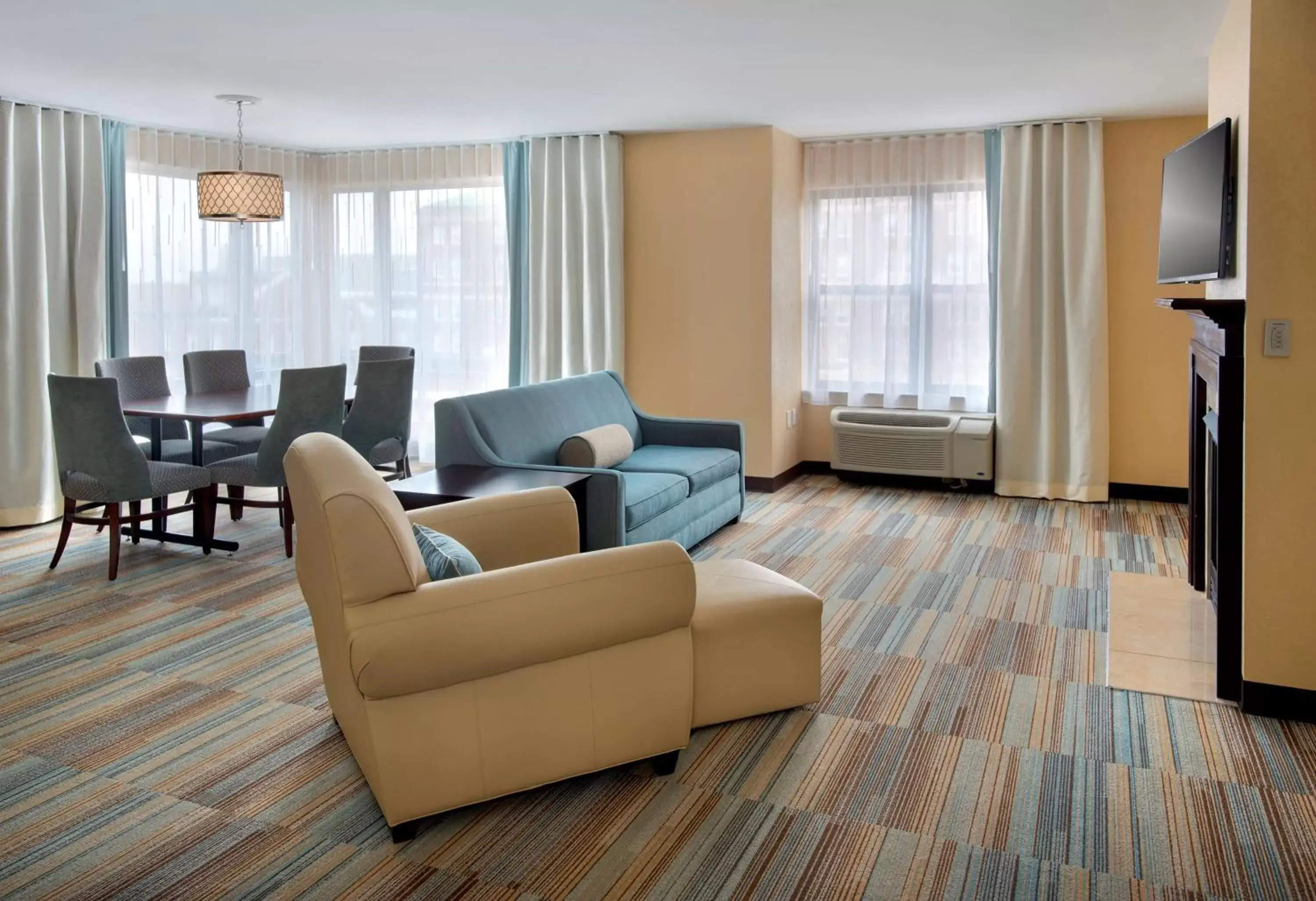 Bedroom, Seating Area in Hilton Garden Inn Albany Medical Center