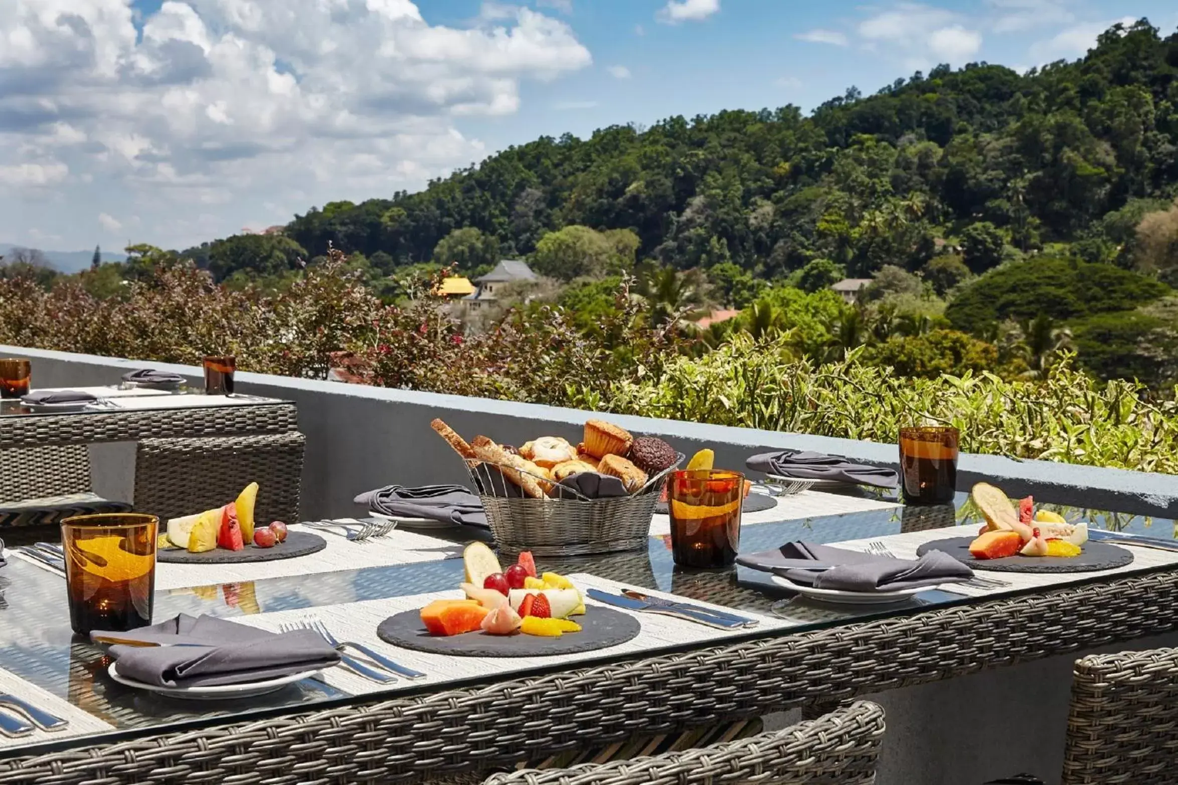 Breakfast, Restaurant/Places to Eat in Radisson Hotel Kandy
