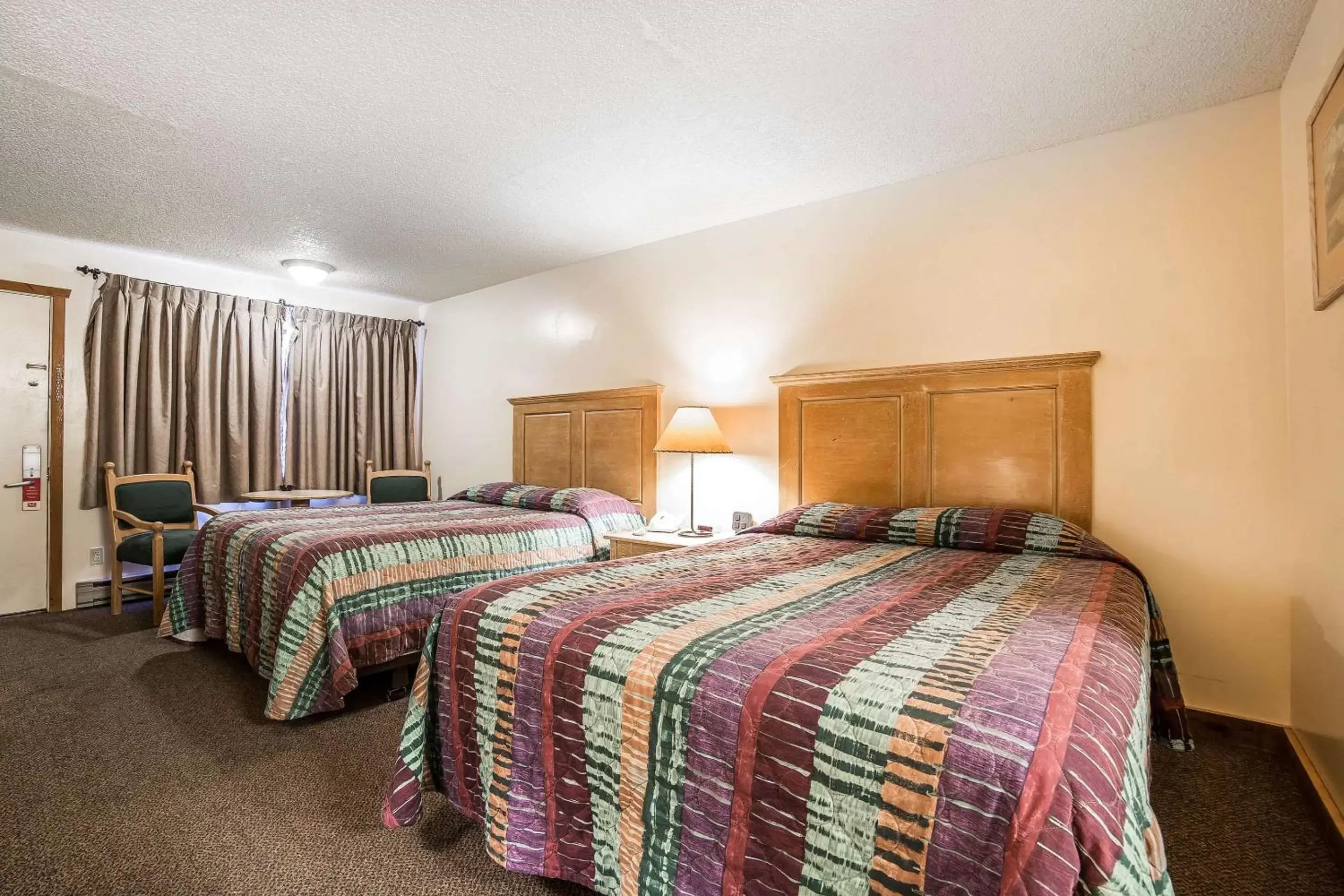 Queen Room with Two Queen Beds - Non-Smoking in Econo Lodge Inn & Suites Kalispell