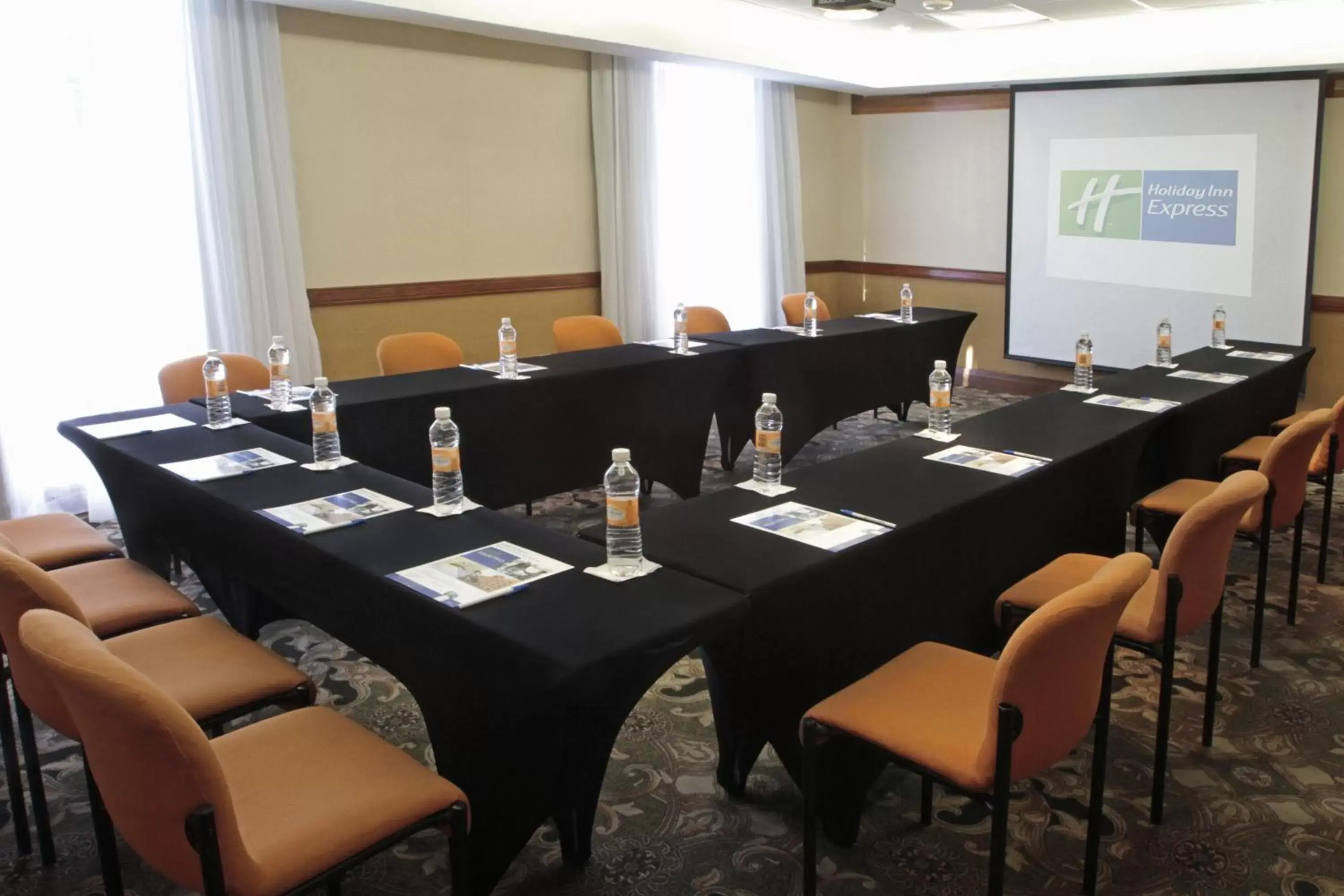 Meeting/conference room in Holiday Inn Express Monterrey Galerias-San Jeronimo, an IHG Hotel