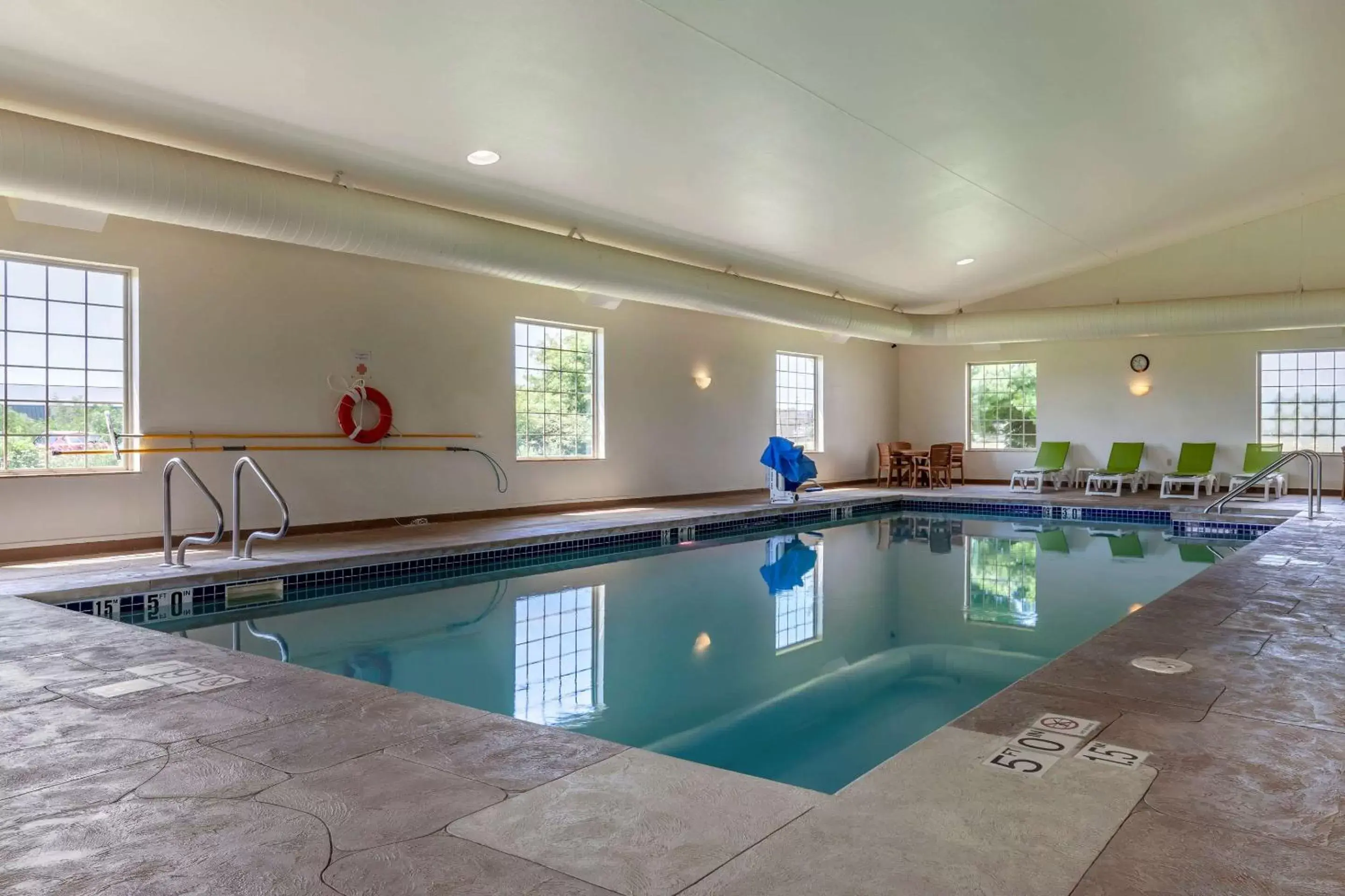 On site, Swimming Pool in Comfort Suites Delavan - Lake Geneva Area