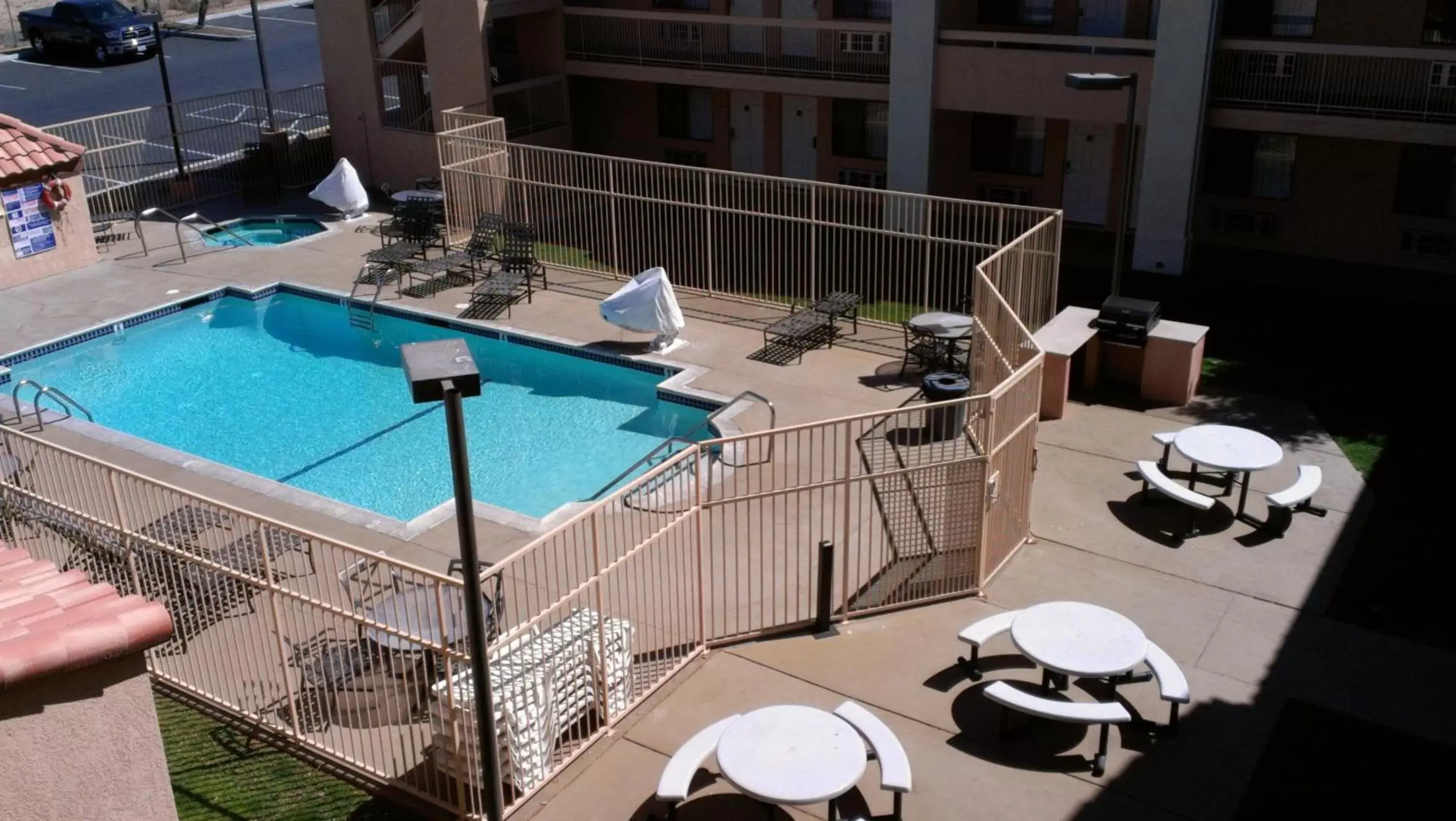 Swimming pool, Pool View in Motel 6 Barstow, CA I15 and Lenwood Road