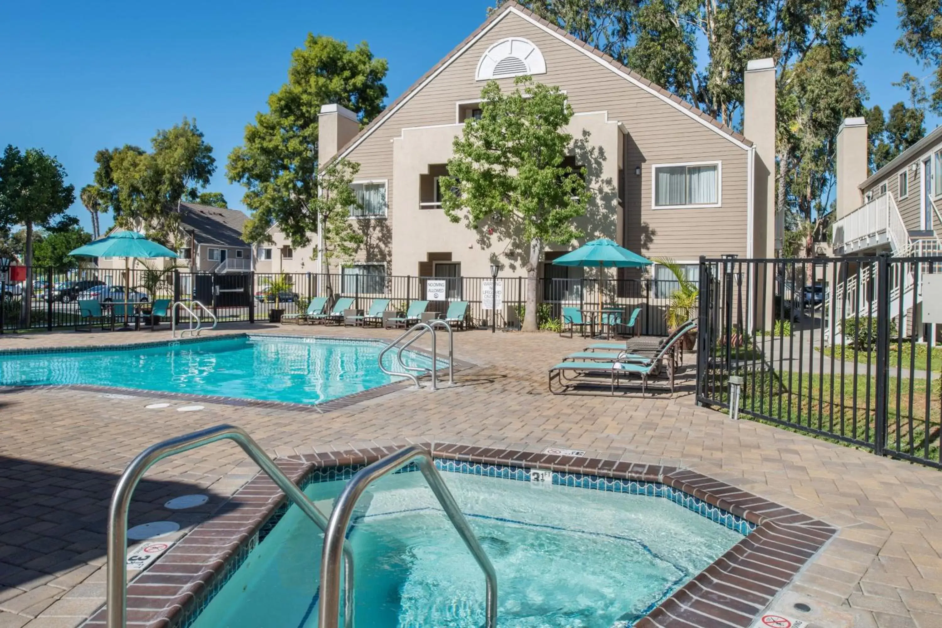 Swimming Pool in Residence Inn by Marriott Oxnard River Ridge