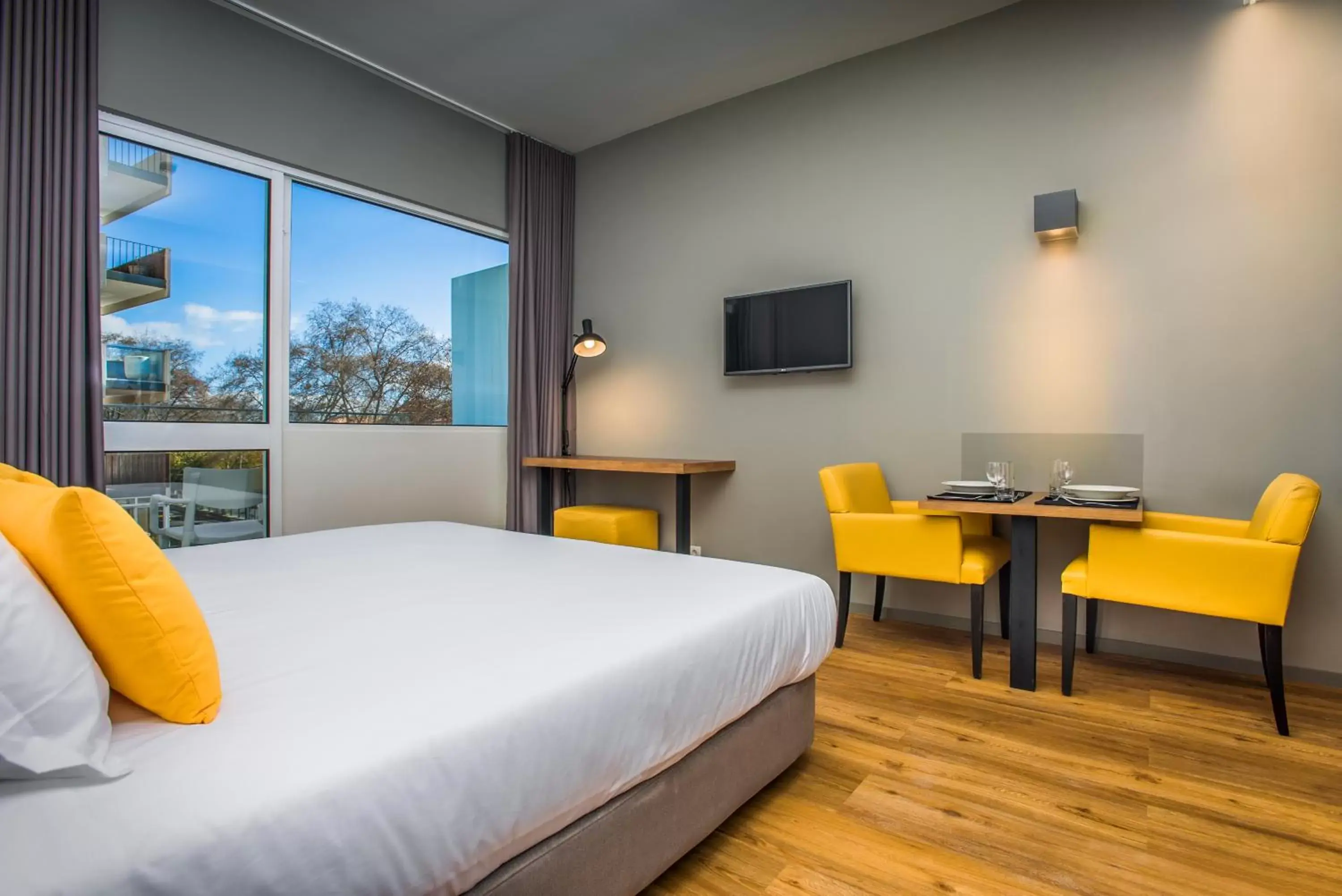 Communal lounge/ TV room, Bed in Apartamentos Turisticos Paraiso