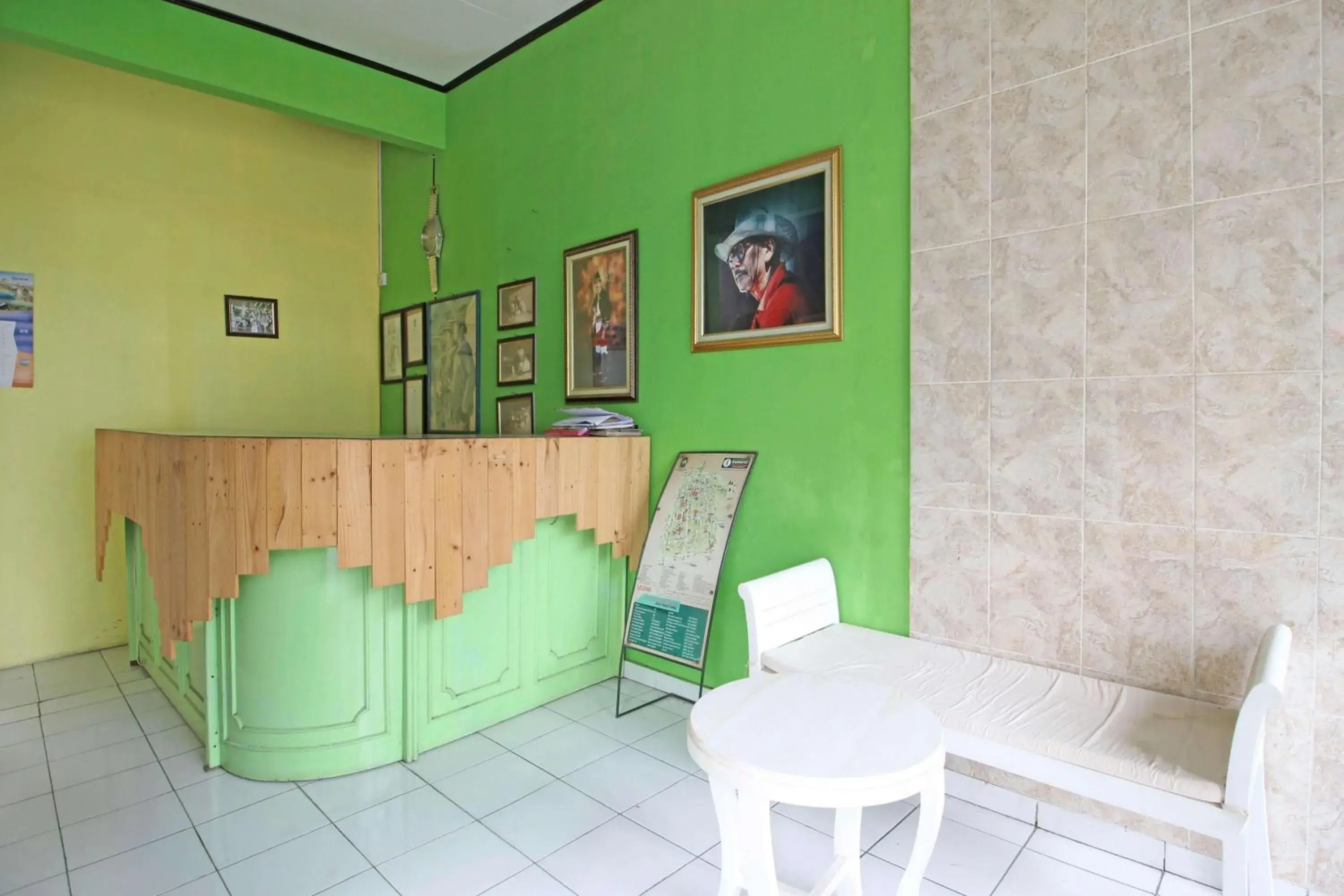 Property building in RedDoorz near Pojok Beteng Prawirotaman Property building in RedDoorz near Pojok Beteng Prawirotaman