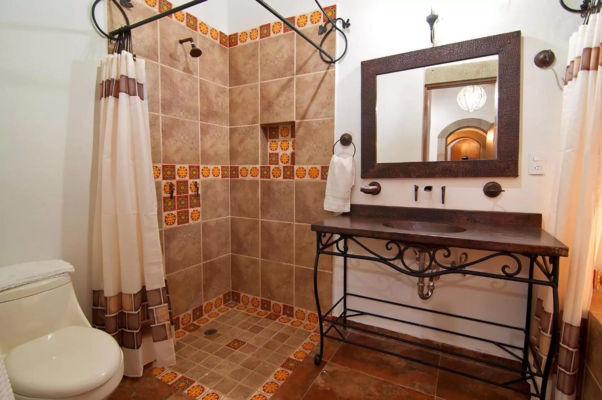 Shower, Bathroom in Mansión del Virrey