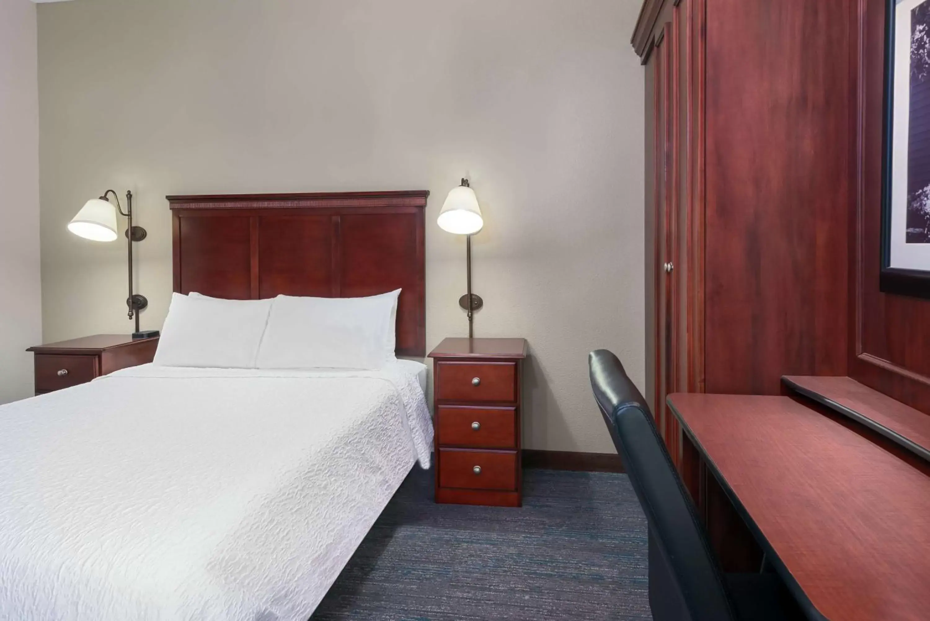 Bedroom, Bed in Hampton Inn Indianapolis-South