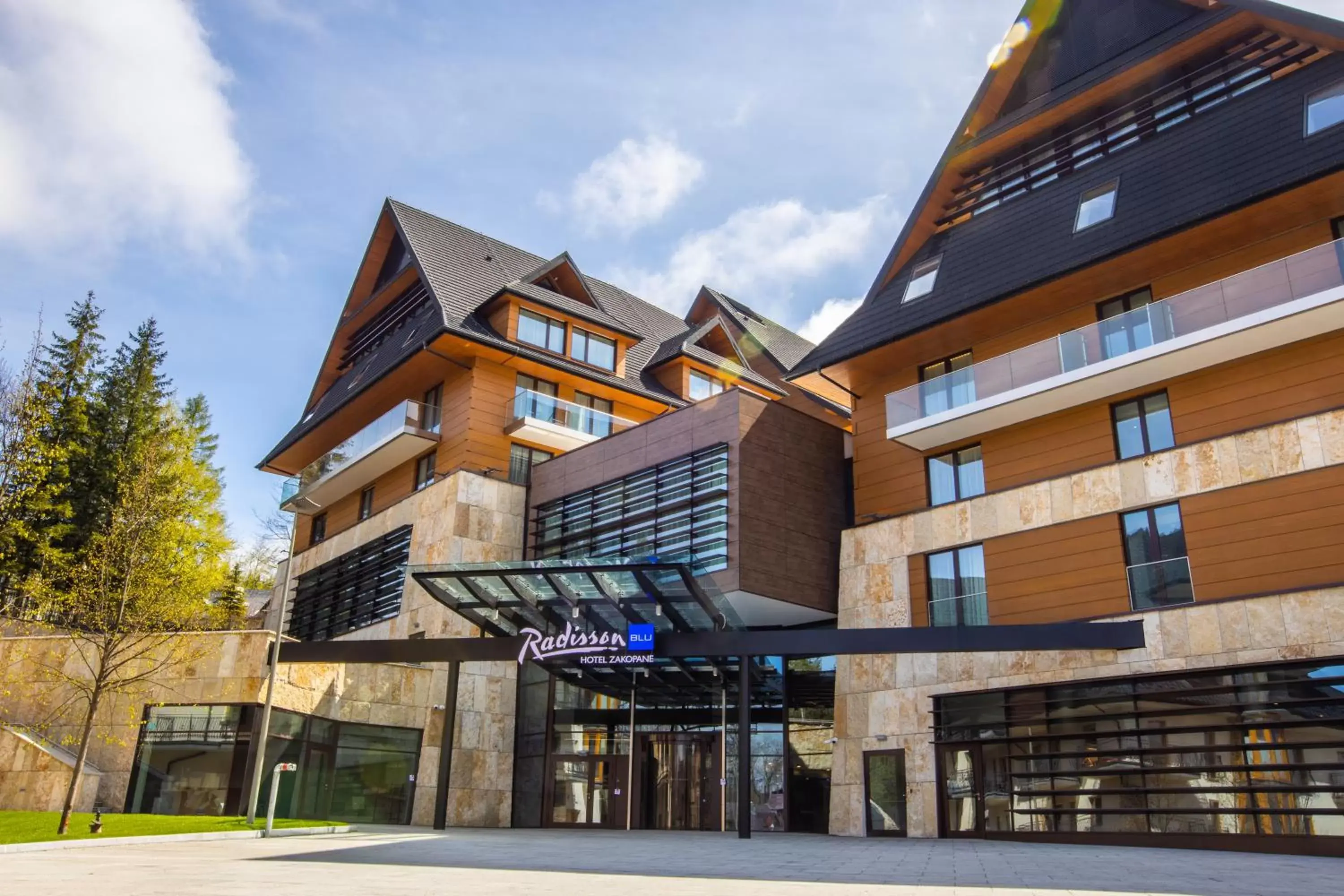 Facade/entrance, Property Building in Radisson Blu Hotel & Residences