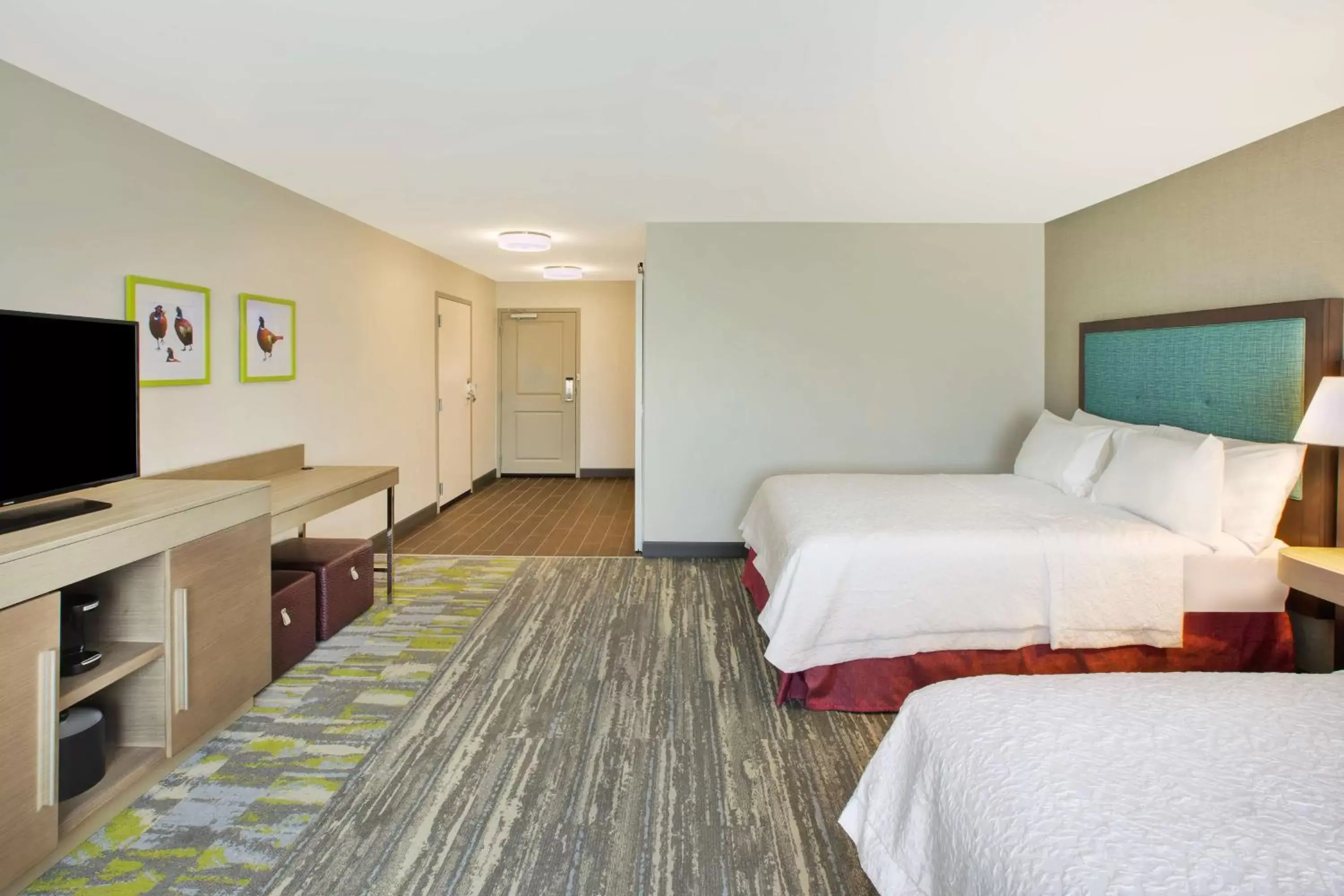 Bedroom, Bed in Hampton Inn & Suites By Hilton, Southwest Sioux Falls